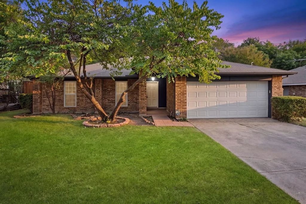 Single Family Residence For Rent in Dallas County , 4952 Hollow Ridge Road, Dallas, Texas 75227, 4 Bedroom, 2 Bathroom, 2 Garage spaces, 1,909 Sqft, built in 1985, mls#21368505, Real Estate Agent in Dallas, Homes For Rent in Dallas county, Homes For Rent in Dallas, Realtor in Dallas Texas, Real Estate Brokerage Independent Realty Texas, Luminita Cordes Realtor