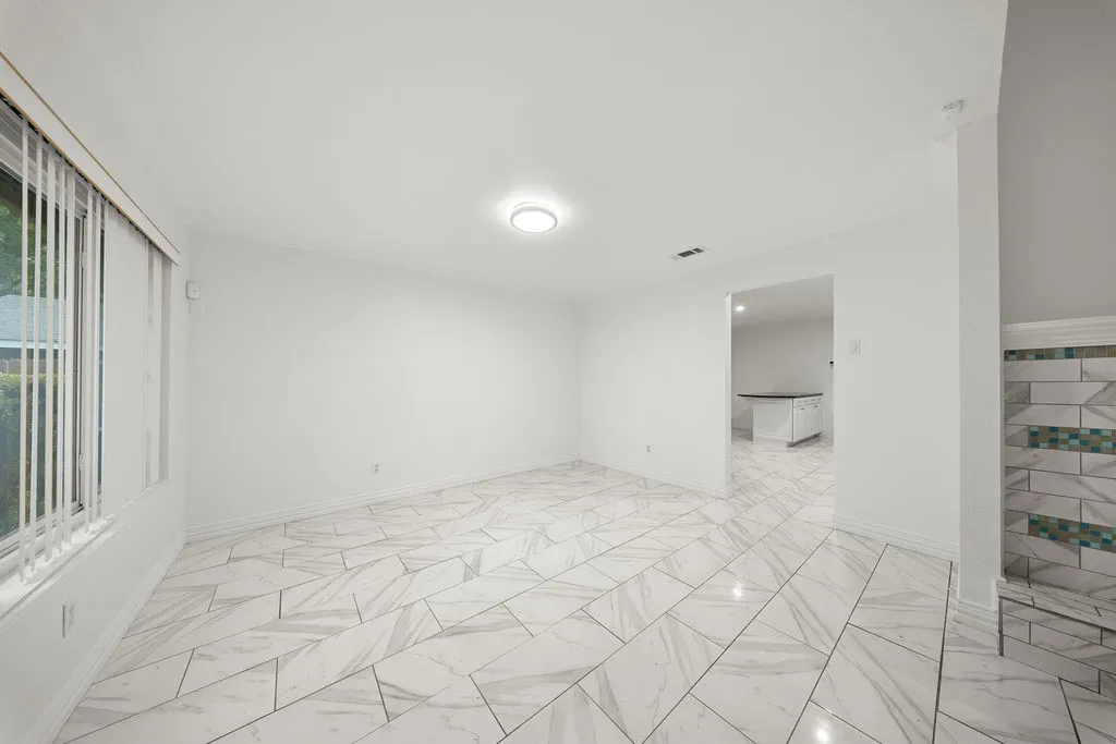 Single Family Residence For Rent in Dallas County , 4952 Hollow Ridge Road, Dallas, Texas 75227, 4 Bedroom, 2 Bathroom, 2 Garage spaces, 1,909 Sqft, built in 1985, mls#21368505, Real Estate Agent in Dallas, Homes For Rent in Dallas county, Homes For Rent in Dallas, Realtor in Dallas Texas, Real Estate Brokerage Independent Realty Texas, Luminita Cordes Realtor