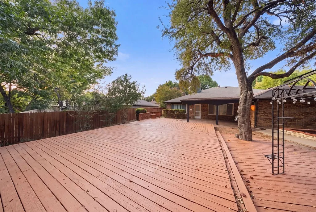 Single Family Residence For Rent in Dallas County , 4952 Hollow Ridge Road, Dallas, Texas 75227, 4 Bedroom, 2 Bathroom, 2 Garage spaces, 1,909 Sqft, built in 1985, mls#21368505, Real Estate Agent in Dallas, Homes For Rent in Dallas county, Homes For Rent in Dallas, Realtor in Dallas Texas, Real Estate Brokerage Independent Realty Texas, Luminita Cordes Realtor