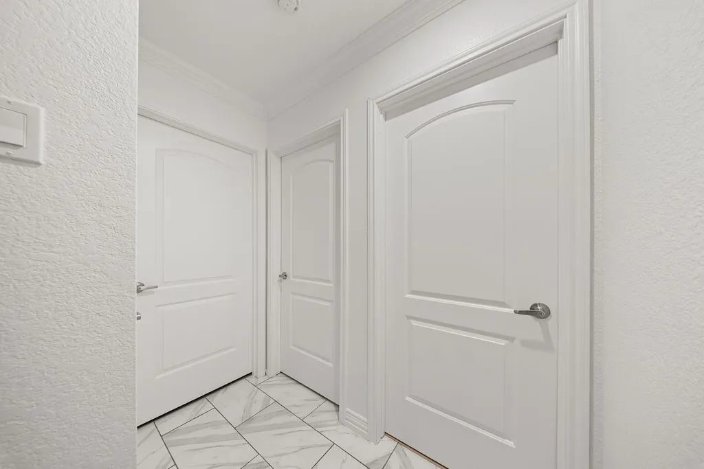 Single Family Residence For Rent in Dallas County , 4952 Hollow Ridge Road, Dallas, Texas 75227, 4 Bedroom, 2 Bathroom, 2 Garage spaces, 1,909 Sqft, built in 1985, mls#21368505, Real Estate Agent in Dallas, Homes For Rent in Dallas county, Homes For Rent in Dallas, Realtor in Dallas Texas, Real Estate Brokerage Independent Realty Texas, Luminita Cordes Realtor