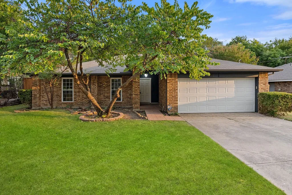 Single Family Residence For Rent in Dallas County , 4952 Hollow Ridge Road, Dallas, Texas 75227, 4 Bedroom, 2 Bathroom, 2 Garage spaces, 1,909 Sqft, built in 1985, mls#21368505, Real Estate Agent in Dallas, Homes For Rent in Dallas county, Homes For Rent in Dallas, Realtor in Dallas Texas, Real Estate Brokerage Independent Realty Texas, Luminita Cordes Realtor