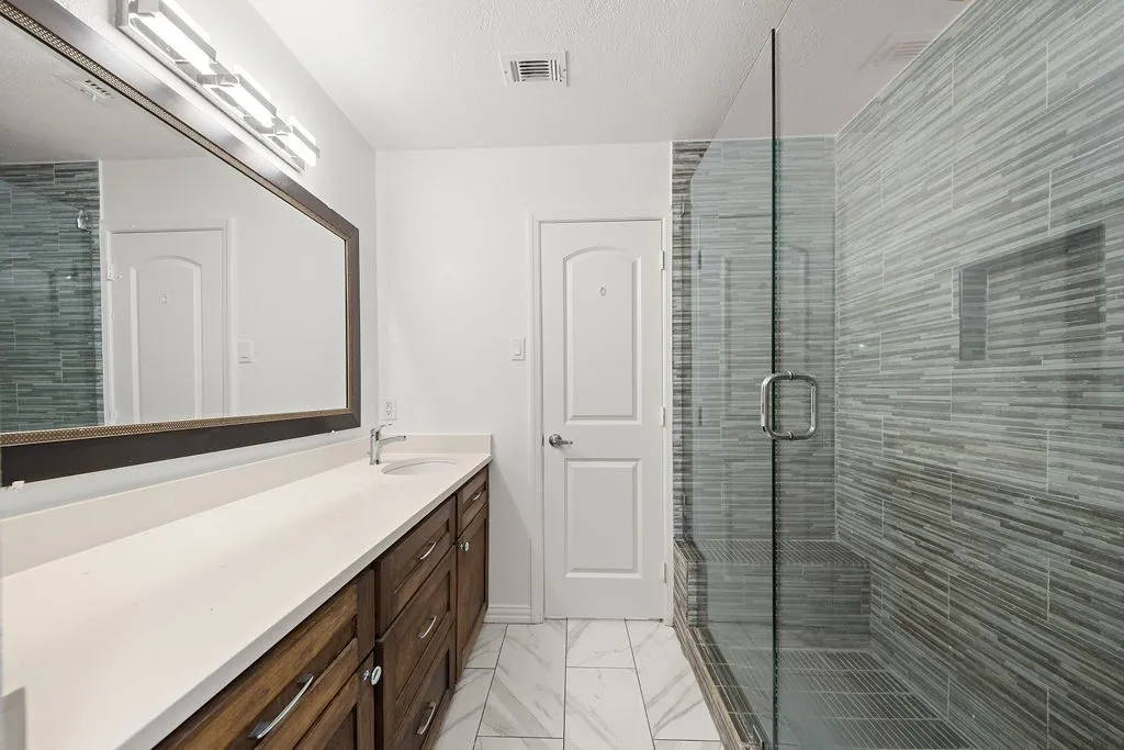Single Family Residence For Rent in Dallas County , 4952 Hollow Ridge Road, Dallas, Texas 75227, 4 Bedroom, 2 Bathroom, 2 Garage spaces, 1,909 Sqft, built in 1985, mls#21368505, Real Estate Agent in Dallas, Homes For Rent in Dallas county, Homes For Rent in Dallas, Realtor in Dallas Texas, Real Estate Brokerage Independent Realty Texas, Luminita Cordes Realtor