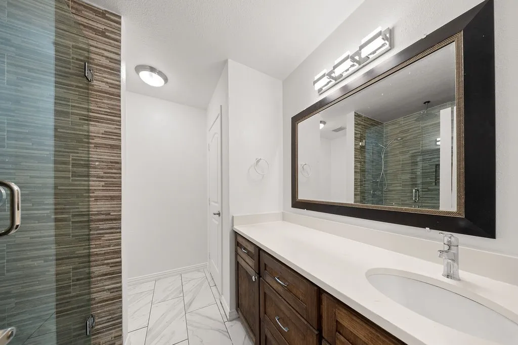 Single Family Residence For Rent in Dallas County , 4952 Hollow Ridge Road, Dallas, Texas 75227, 4 Bedroom, 2 Bathroom, 2 Garage spaces, 1,909 Sqft, built in 1985, mls#21368505, Real Estate Agent in Dallas, Homes For Rent in Dallas county, Homes For Rent in Dallas, Realtor in Dallas Texas, Real Estate Brokerage Independent Realty Texas, Luminita Cordes Realtor