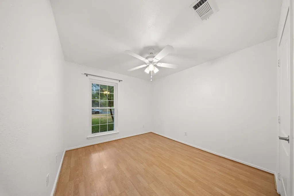 Single Family Residence For Rent in Dallas County , 4952 Hollow Ridge Road, Dallas, Texas 75227, 4 Bedroom, 2 Bathroom, 2 Garage spaces, 1,909 Sqft, built in 1985, mls#21368505, Real Estate Agent in Dallas, Homes For Rent in Dallas county, Homes For Rent in Dallas, Realtor in Dallas Texas, Real Estate Brokerage Independent Realty Texas, Luminita Cordes Realtor
