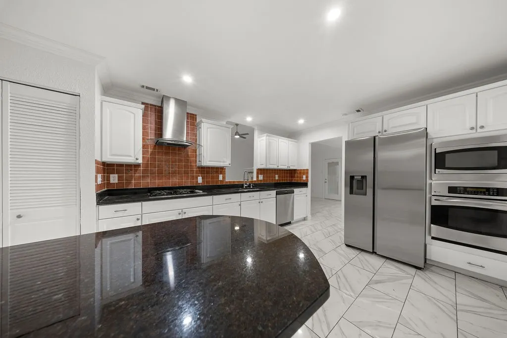 Single Family Residence For Rent in Dallas County , 4952 Hollow Ridge Road, Dallas, Texas 75227, 4 Bedroom, 2 Bathroom, 2 Garage spaces, 1,909 Sqft, built in 1985, mls#21368505, Real Estate Agent in Dallas, Homes For Rent in Dallas county, Homes For Rent in Dallas, Realtor in Dallas Texas, Real Estate Brokerage Independent Realty Texas, Luminita Cordes Realtor
