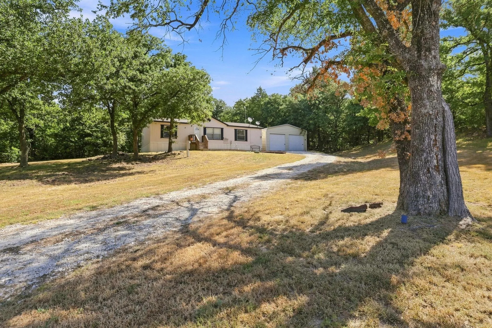 Mobile Home For Sale in Cooke County , 60 County Road 196, Gainesville, Texas 76240, 3 Bedroom, 2 Bathroom, Garage spaces, 1,536 Sqft, built in 2017, mls#21370984, Real Estate Agent in Gainesville, Homes For Sale in Cooke county, Homes For Sale in Gainesville, Realtor in Gainesville Texas, Real Estate Brokerage Independent Realty Texas, Luminita Cordes Realtor