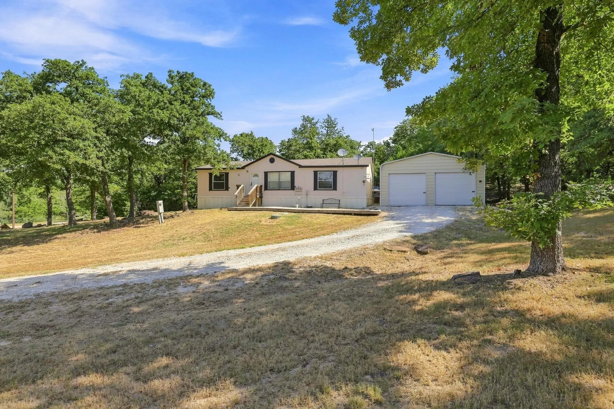 Mobile Home For Sale in Cooke County , 60 County Road 196, Gainesville, Texas 76240, 3 Bedroom, 2 Bathroom, Garage spaces, 1,536 Sqft, built in 2017, mls#21370984, Real Estate Agent in Gainesville, Homes For Sale in Cooke county, Homes For Sale in Gainesville, Realtor in Gainesville Texas, Real Estate Brokerage Independent Realty Texas, Luminita Cordes Realtor