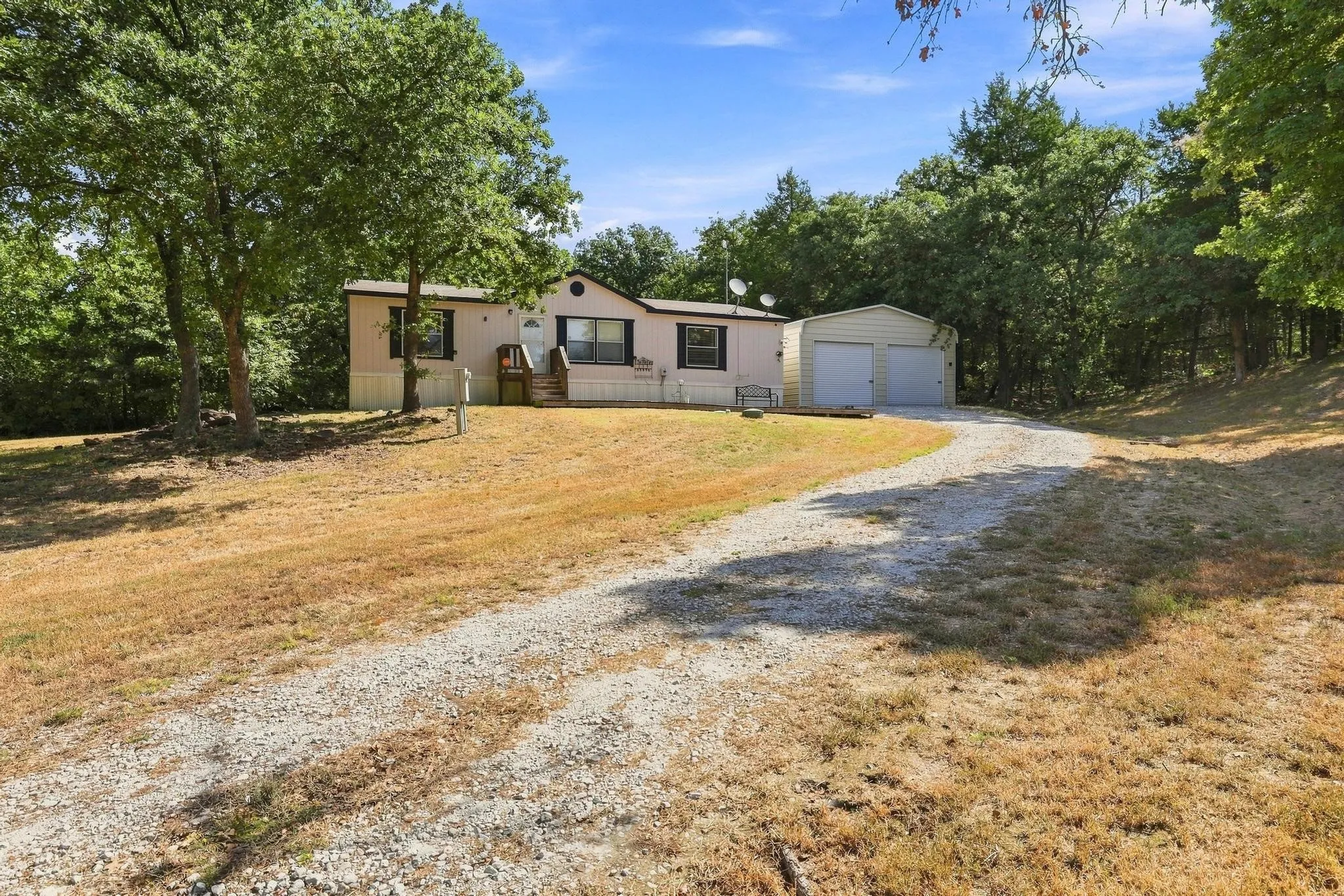 Mobile Home For Sale in Cooke County , 60 County Road 196, Gainesville, Texas 76240, 3 Bedroom, 2 Bathroom, Garage spaces, 1,536 Sqft, built in 2017, mls#21370984, Real Estate Agent in Gainesville, Homes For Sale in Cooke county, Homes For Sale in Gainesville, Realtor in Gainesville Texas, Real Estate Brokerage Independent Realty Texas, Luminita Cordes Realtor