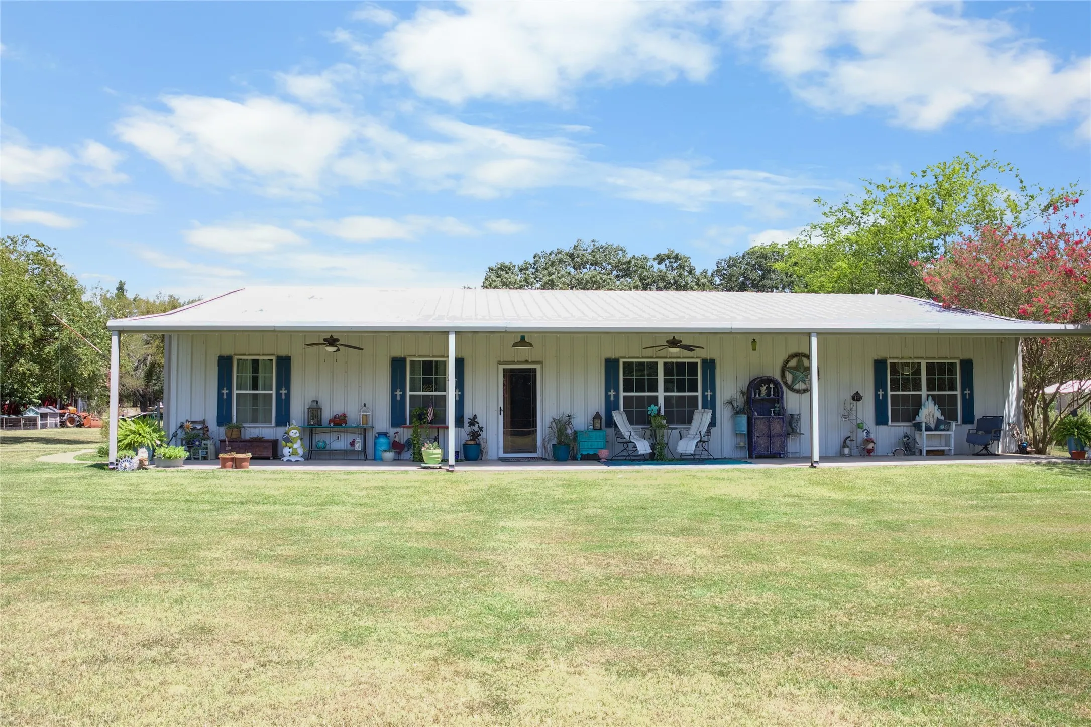 Single Family Residence For Sale in Kaufman County , 11325 County Road 104, Kaufman, Texas 75142, 4 Bedroom, 2 Bathroom, Garage spaces, 2,400 Sqft, built in 2011, mls#21371004, Real Estate Agent in Kaufman, Homes For Sale in Kaufman county, Homes For Sale in Kaufman, Realtor in Kaufman Texas, Real Estate Brokerage Independent Realty Texas, Luminita Cordes Realtor