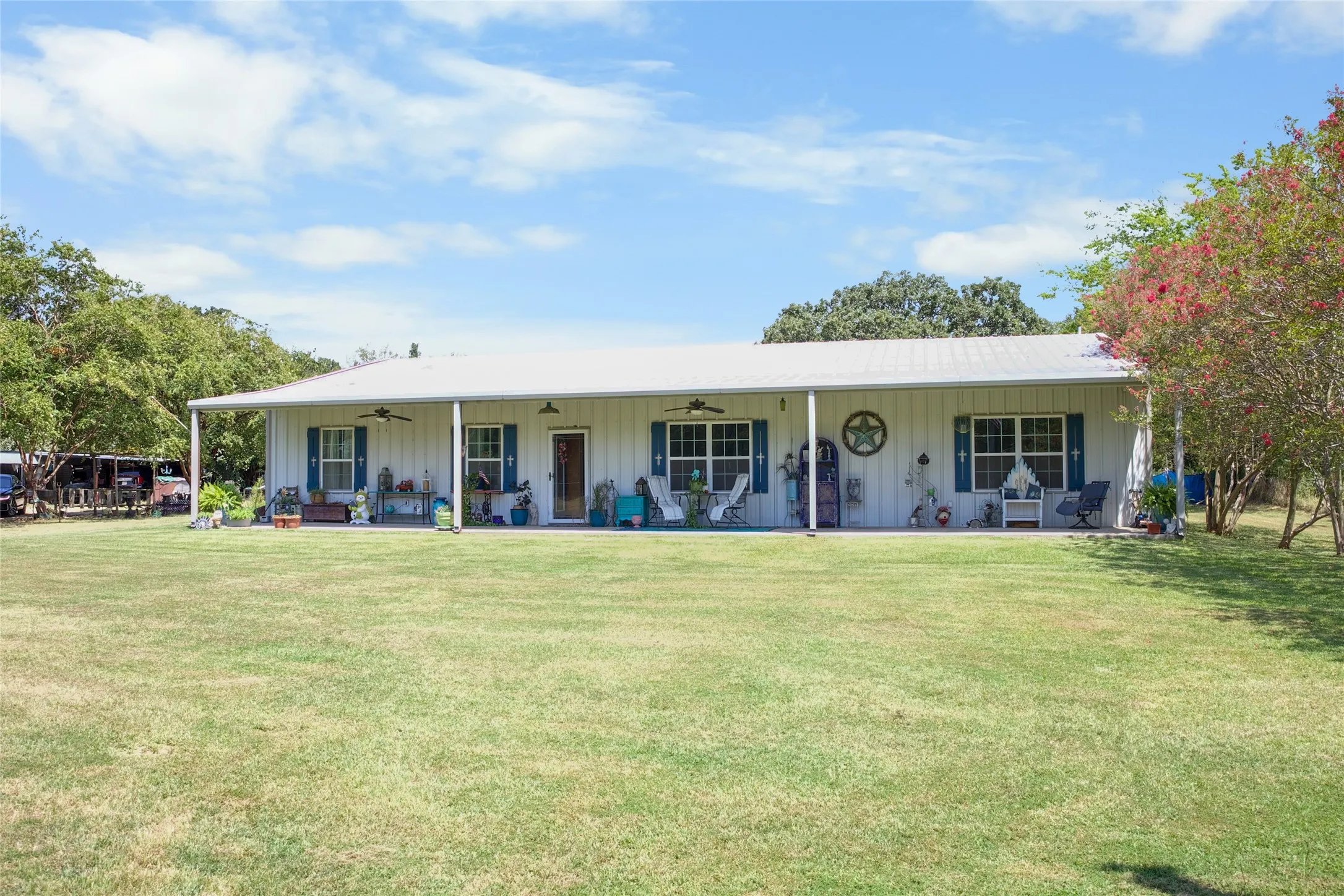 Single Family Residence For Sale in Kaufman County , 11325 County Road 104, Kaufman, Texas 75142, 4 Bedroom, 2 Bathroom, Garage spaces, 2,400 Sqft, built in 2011, mls#21371004, Real Estate Agent in Kaufman, Homes For Sale in Kaufman county, Homes For Sale in Kaufman, Realtor in Kaufman Texas, Real Estate Brokerage Independent Realty Texas, Luminita Cordes Realtor