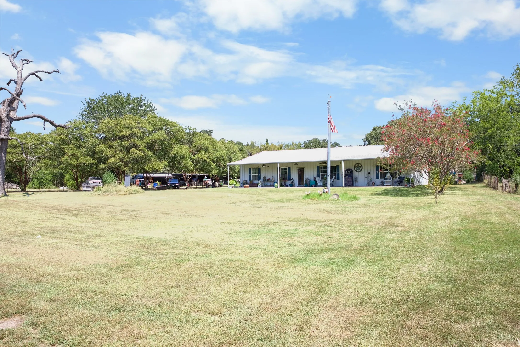 Single Family Residence For Sale in Kaufman County , 11325 County Road 104, Kaufman, Texas 75142, 4 Bedroom, 2 Bathroom, Garage spaces, 2,400 Sqft, built in 2011, mls#21371004, Real Estate Agent in Kaufman, Homes For Sale in Kaufman county, Homes For Sale in Kaufman, Realtor in Kaufman Texas, Real Estate Brokerage Independent Realty Texas, Luminita Cordes Realtor