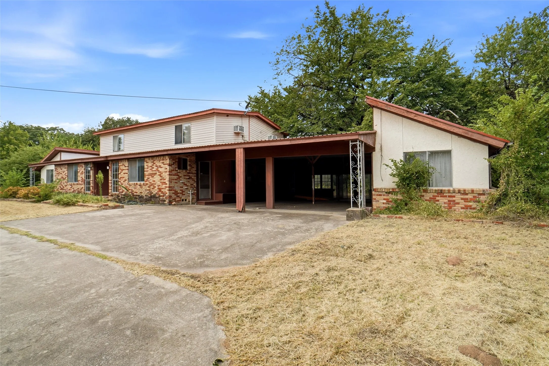 Single Family Residence For Sale in Wise County , 10920 FM 730 Highway, Boyd, Texas 76023, 4 Bedroom, 3 Bathroom, Garage spaces, 4,048 Sqft, built in 1984, mls#21369560, Real Estate Agent in Boyd, Homes For Sale in Wise county, Homes For Sale in Boyd, Realtor in Boyd Texas, Real Estate Brokerage Independent Realty Texas, Luminita Cordes Realtor