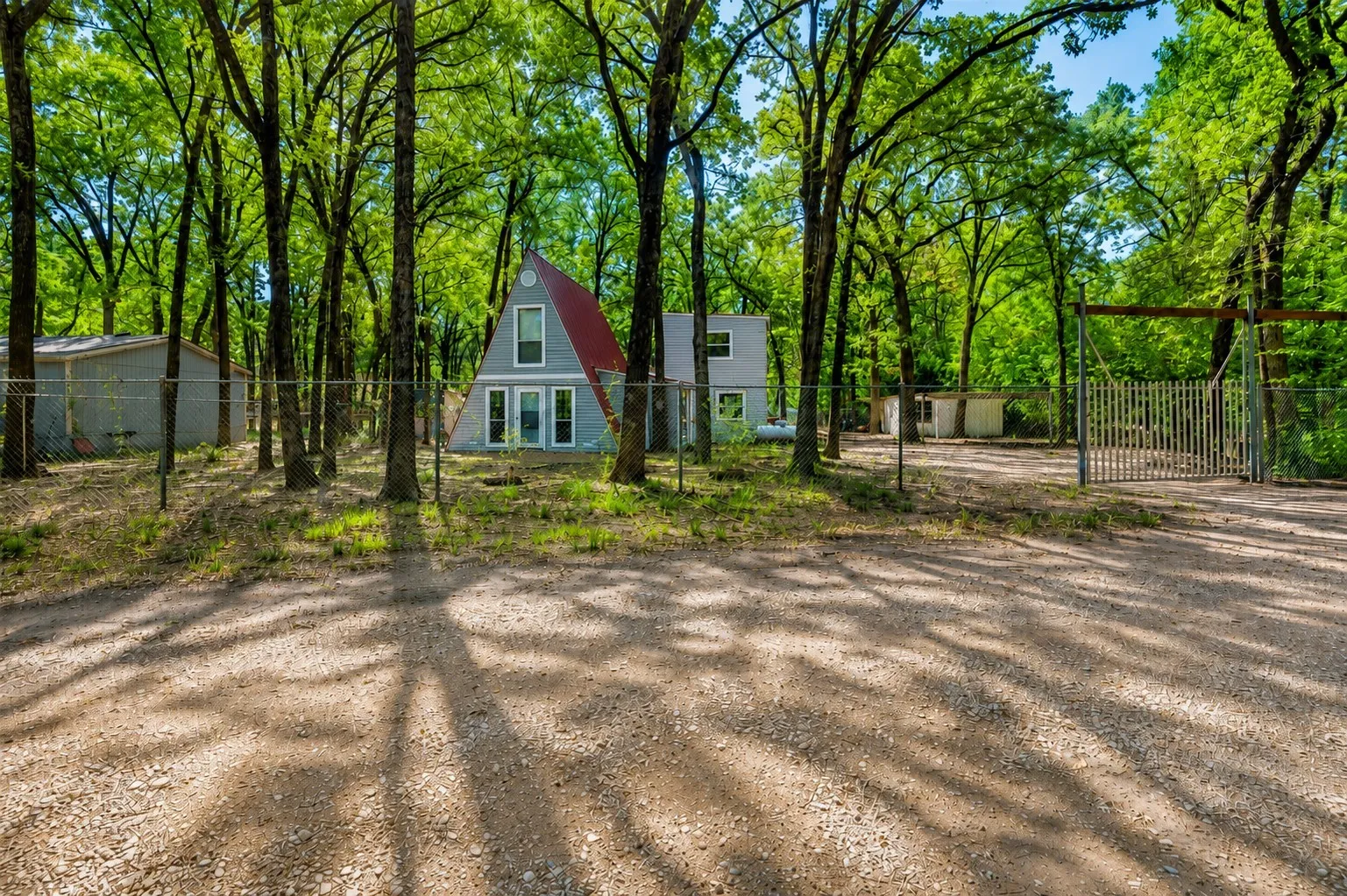 Single Family Residence For Sale in Hunt County , 1921 Lone Eagle Drive, West Tawakoni, Texas 75474, 3 Bedroom, 2 Bathroom, Garage spaces, 1,802 Sqft, built in 1982, mls#21371009, Real Estate Agent in West Tawakoni, Homes For Sale in Hunt county, Homes For Sale in West Tawakoni, Realtor in West Tawakoni Texas, Real Estate Brokerage Independent Realty Texas, Luminita Cordes Realtor