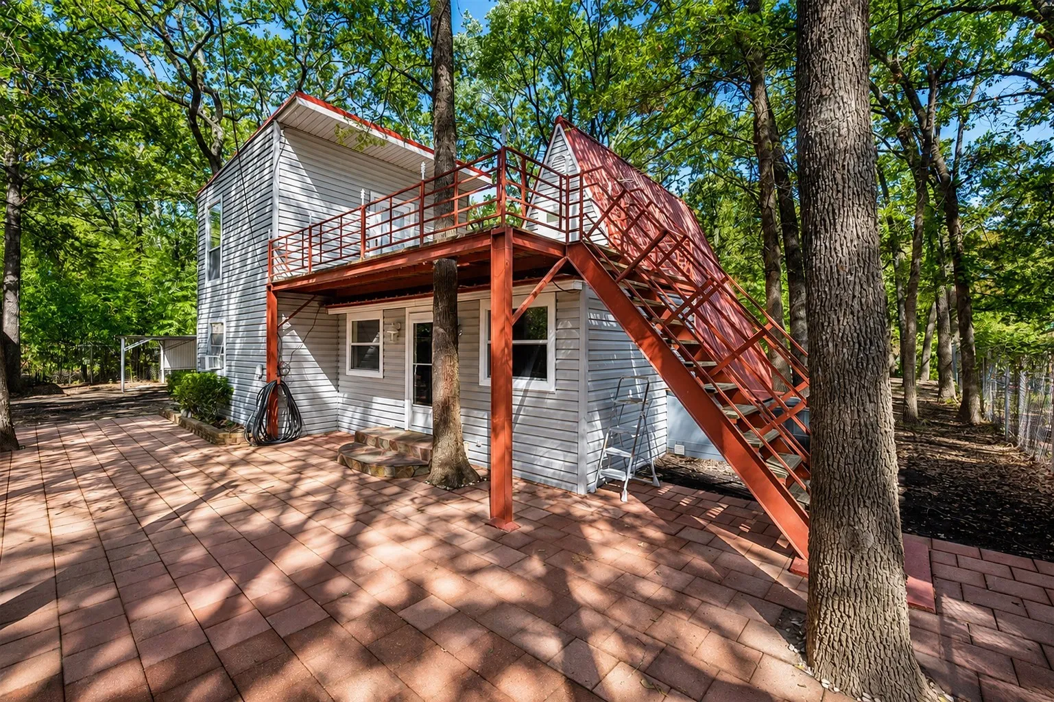 Single Family Residence For Sale in Hunt County , 1921 Lone Eagle Drive, West Tawakoni, Texas 75474, 3 Bedroom, 2 Bathroom, Garage spaces, 1,802 Sqft, built in 1982, mls#21371009, Real Estate Agent in West Tawakoni, Homes For Sale in Hunt county, Homes For Sale in West Tawakoni, Realtor in West Tawakoni Texas, Real Estate Brokerage Independent Realty Texas, Luminita Cordes Realtor
