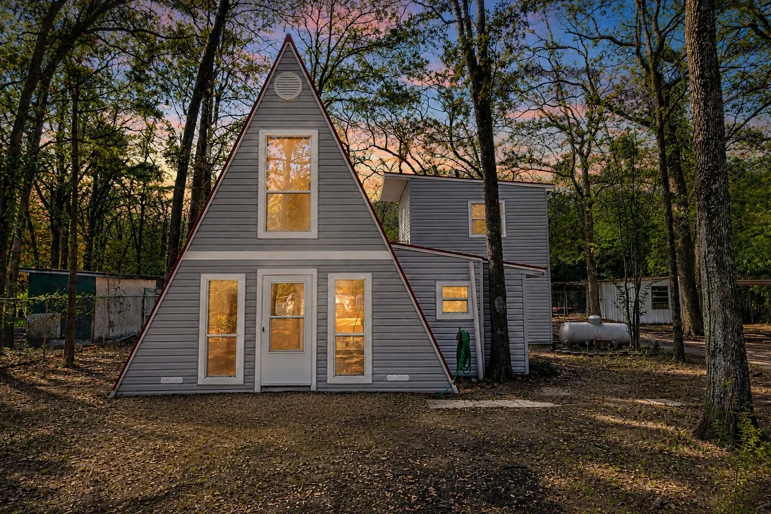Single Family Residence For Sale in Hunt County , 1921 Lone Eagle Drive, West Tawakoni, Texas 75474, 3 Bedroom, 2 Bathroom, Garage spaces, 1,802 Sqft, built in 1982, mls#21371009, Real Estate Agent in West Tawakoni, Homes For Sale in Hunt county, Homes For Sale in West Tawakoni, Realtor in West Tawakoni Texas, Real Estate Brokerage Independent Realty Texas, Luminita Cordes Realtor