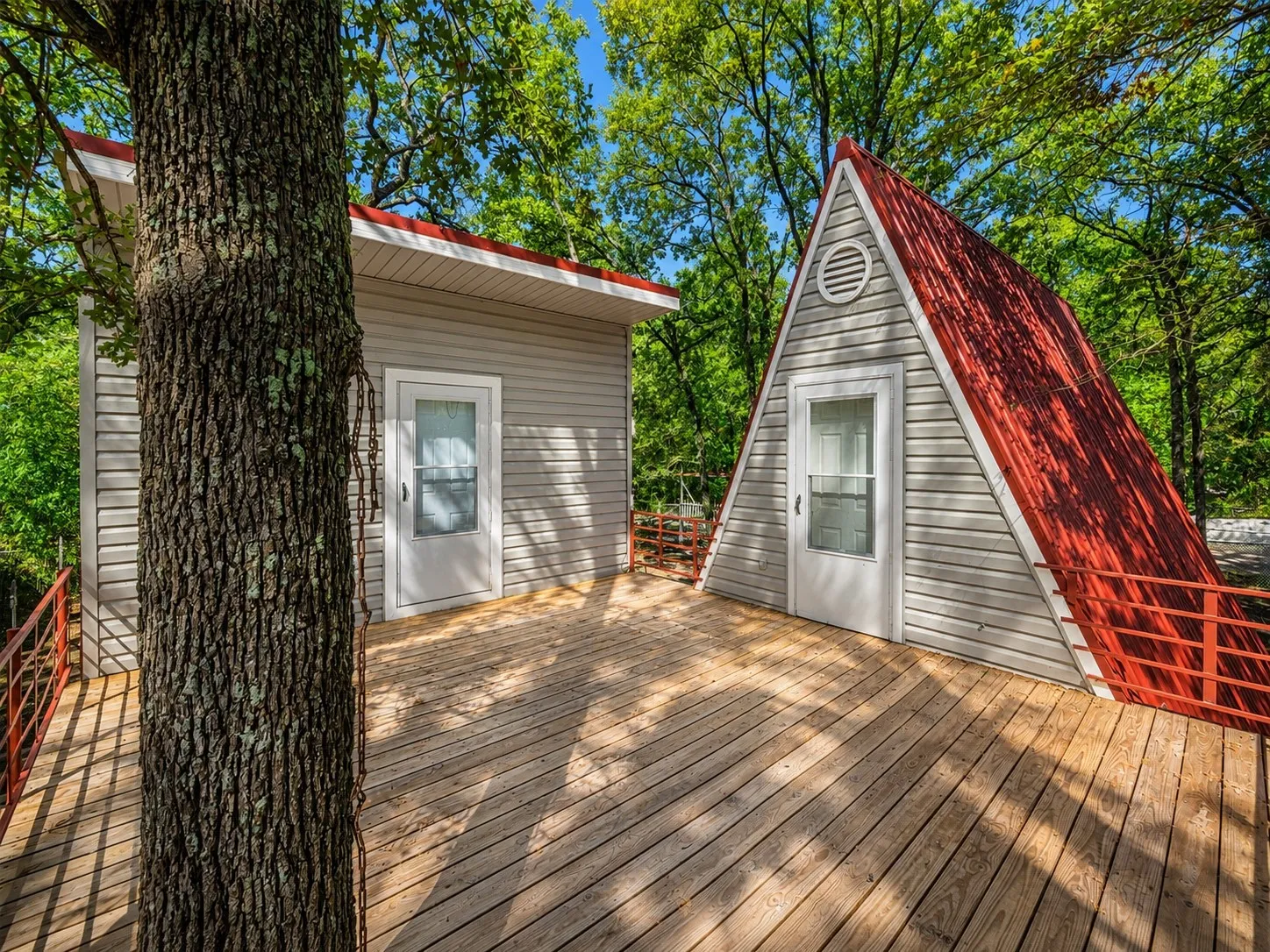 Single Family Residence For Sale in Hunt County , 1921 Lone Eagle Drive, West Tawakoni, Texas 75474, 3 Bedroom, 2 Bathroom, Garage spaces, 1,802 Sqft, built in 1982, mls#21371009, Real Estate Agent in West Tawakoni, Homes For Sale in Hunt county, Homes For Sale in West Tawakoni, Realtor in West Tawakoni Texas, Real Estate Brokerage Independent Realty Texas, Luminita Cordes Realtor