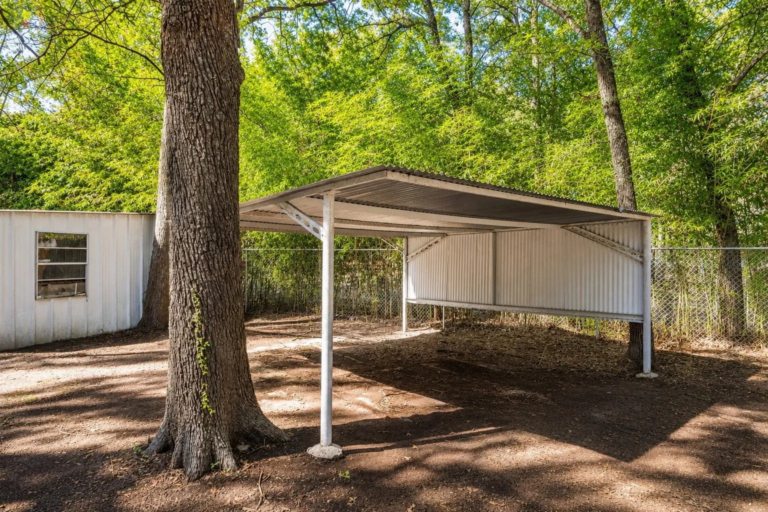 Single Family Residence For Sale in Hunt County , 1921 Lone Eagle Drive, West Tawakoni, Texas 75474, 3 Bedroom, 2 Bathroom, Garage spaces, 1,802 Sqft, built in 1982, mls#21371009, Real Estate Agent in West Tawakoni, Homes For Sale in Hunt county, Homes For Sale in West Tawakoni, Realtor in West Tawakoni Texas, Real Estate Brokerage Independent Realty Texas, Luminita Cordes Realtor