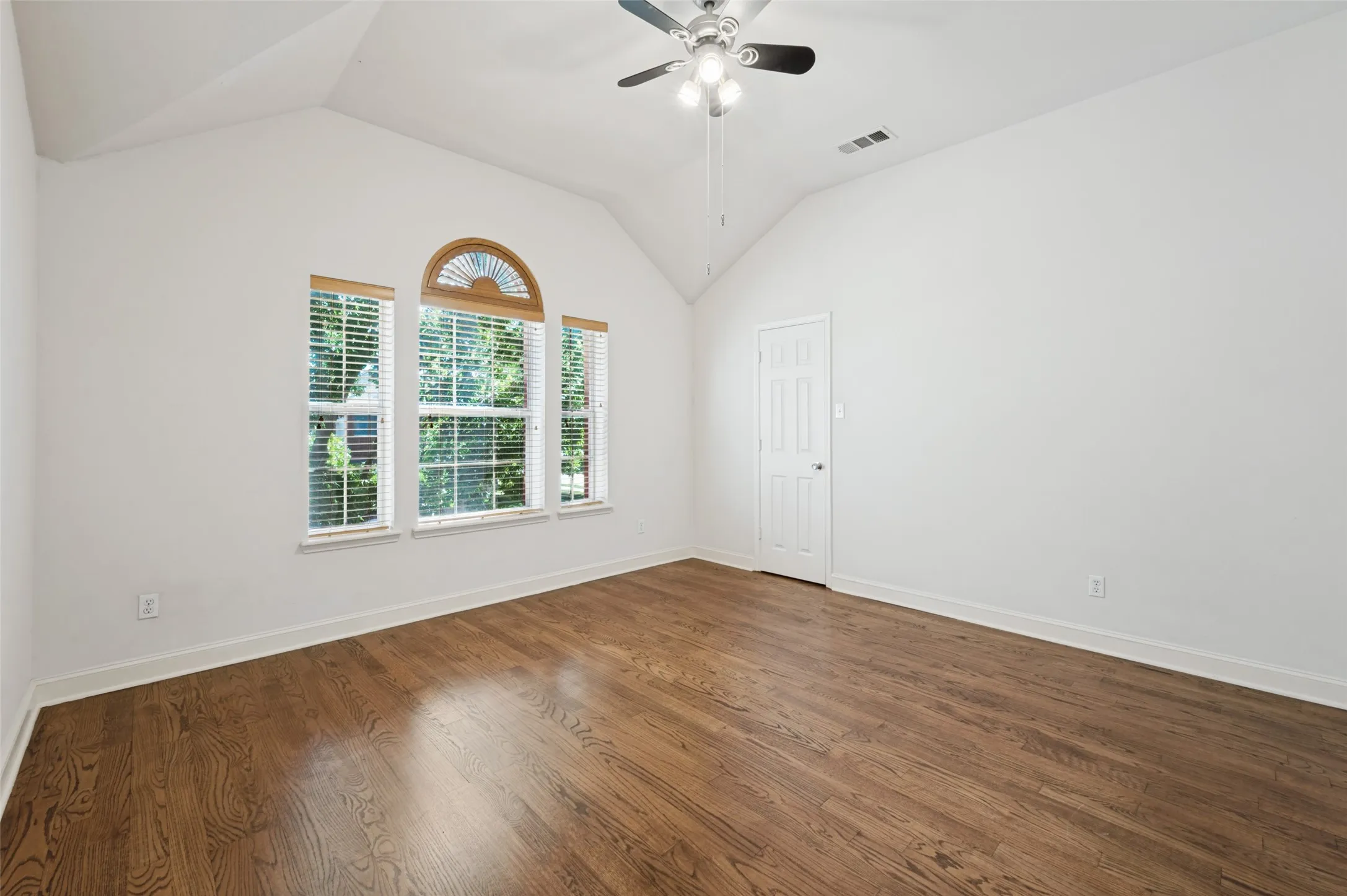 Single Family Residence For Rent in Denton County , 12731 Daimler Drive, Frisco, Texas 75033, 4 Bedroom, 4 Bathroom, 2 Garage spaces, 3,707 Sqft, built in 2002, mls#21370995, Real Estate Agent in Frisco, Homes For Rent in Denton county, Homes For Rent in Frisco, Realtor in Frisco Texas, Real Estate Brokerage Independent Realty Texas, Luminita Cordes Realtor