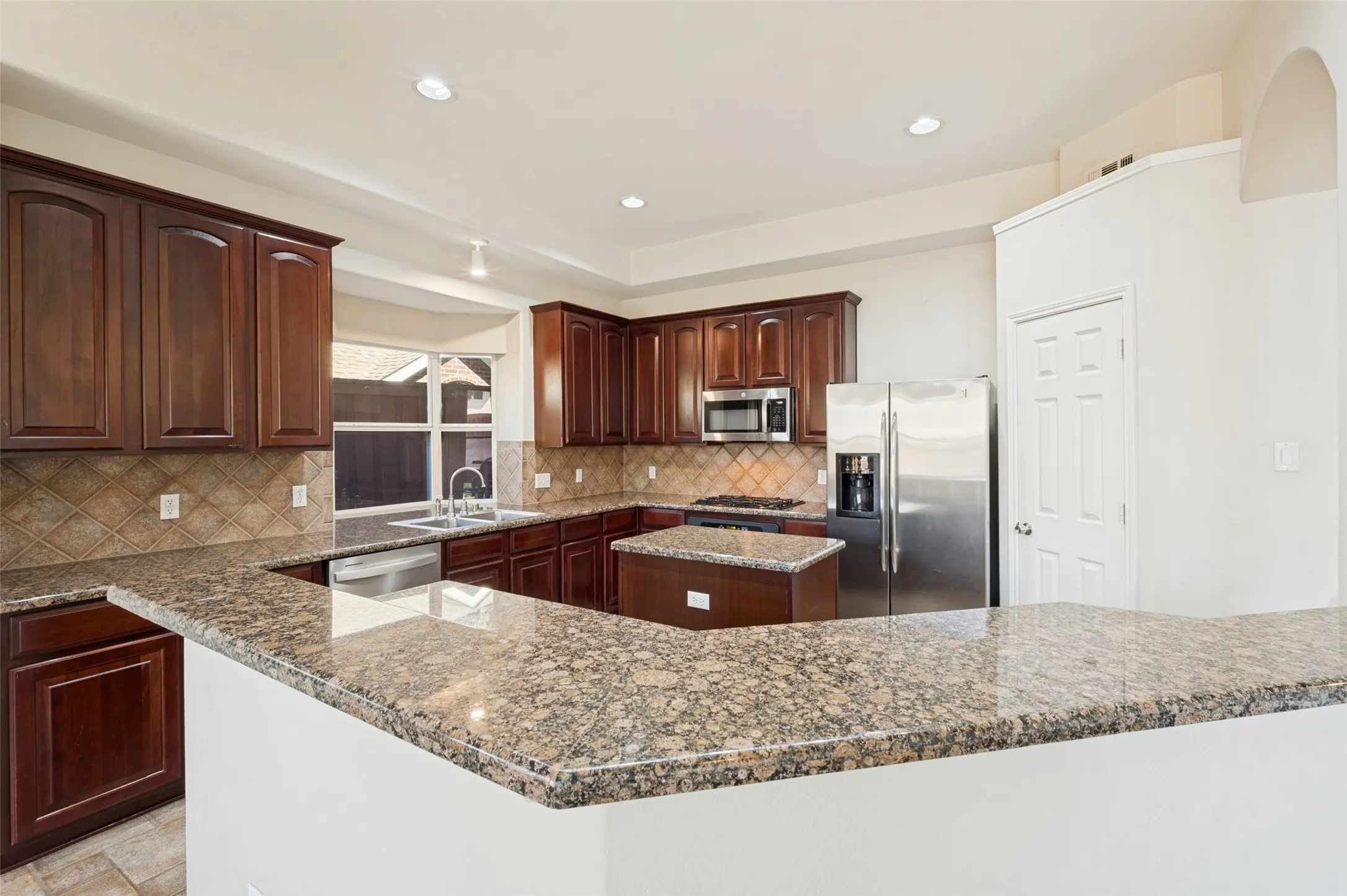 Single Family Residence For Rent in Denton County , 12731 Daimler Drive, Frisco, Texas 75033, 4 Bedroom, 4 Bathroom, 2 Garage spaces, 3,707 Sqft, built in 2002, mls#21370995, Real Estate Agent in Frisco, Homes For Rent in Denton county, Homes For Rent in Frisco, Realtor in Frisco Texas, Real Estate Brokerage Independent Realty Texas, Luminita Cordes Realtor