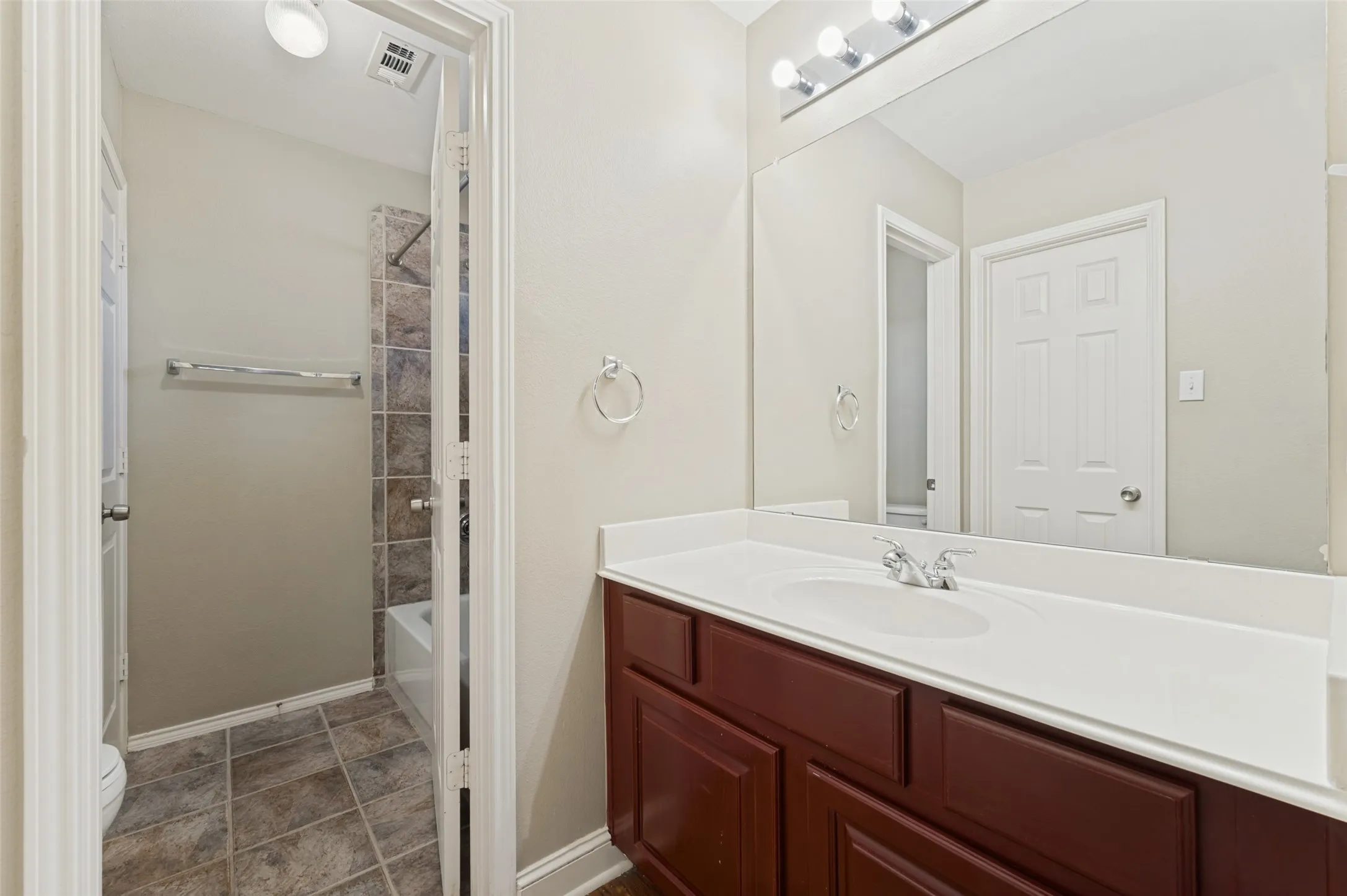 Single Family Residence For Rent in Denton County , 12731 Daimler Drive, Frisco, Texas 75033, 4 Bedroom, 4 Bathroom, 2 Garage spaces, 3,707 Sqft, built in 2002, mls#21370995, Real Estate Agent in Frisco, Homes For Rent in Denton county, Homes For Rent in Frisco, Realtor in Frisco Texas, Real Estate Brokerage Independent Realty Texas, Luminita Cordes Realtor