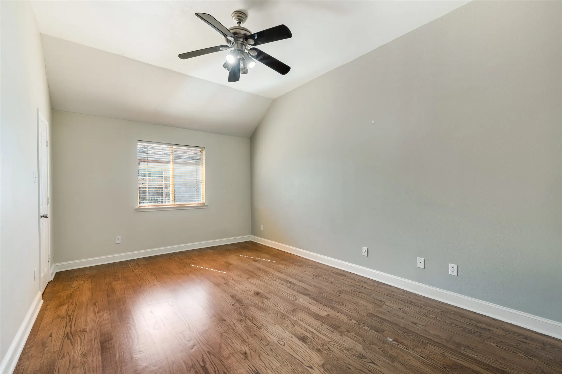 Single Family Residence For Rent in Denton County , 12731 Daimler Drive, Frisco, Texas 75033, 4 Bedroom, 4 Bathroom, 2 Garage spaces, 3,707 Sqft, built in 2002, mls#21370995, Real Estate Agent in Frisco, Homes For Rent in Denton county, Homes For Rent in Frisco, Realtor in Frisco Texas, Real Estate Brokerage Independent Realty Texas, Luminita Cordes Realtor