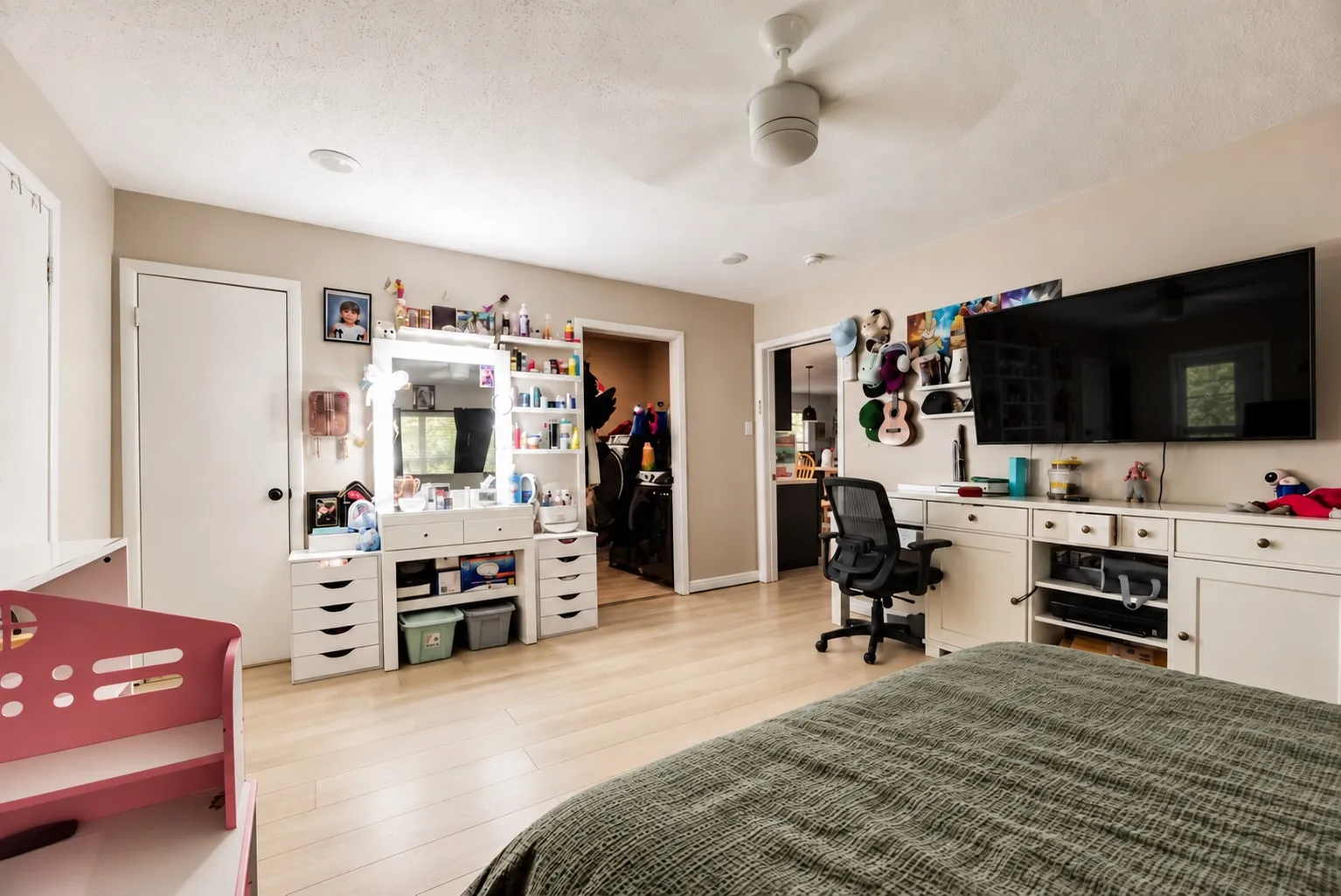 Recessed lighting, ceiling fan, and wood-finish flooring
