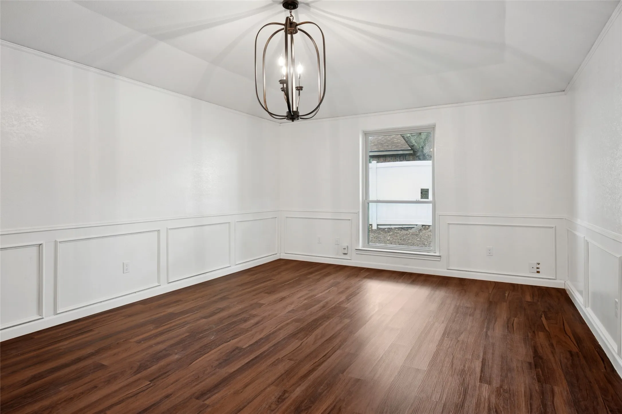 Single Family Residence For Rent in Dallas County , 5502 Coronado Drive, Garland, Texas 75043, 3 Bedroom, 2 Bathroom, 2 Garage spaces, 2,176 Sqft, built in 1983, mls#21364943, Real Estate Agent in Garland, Homes For Rent in Dallas county, Homes For Rent in Garland, Realtor in Garland Texas, Real Estate Brokerage Independent Realty Texas, Luminita Cordes Realtor