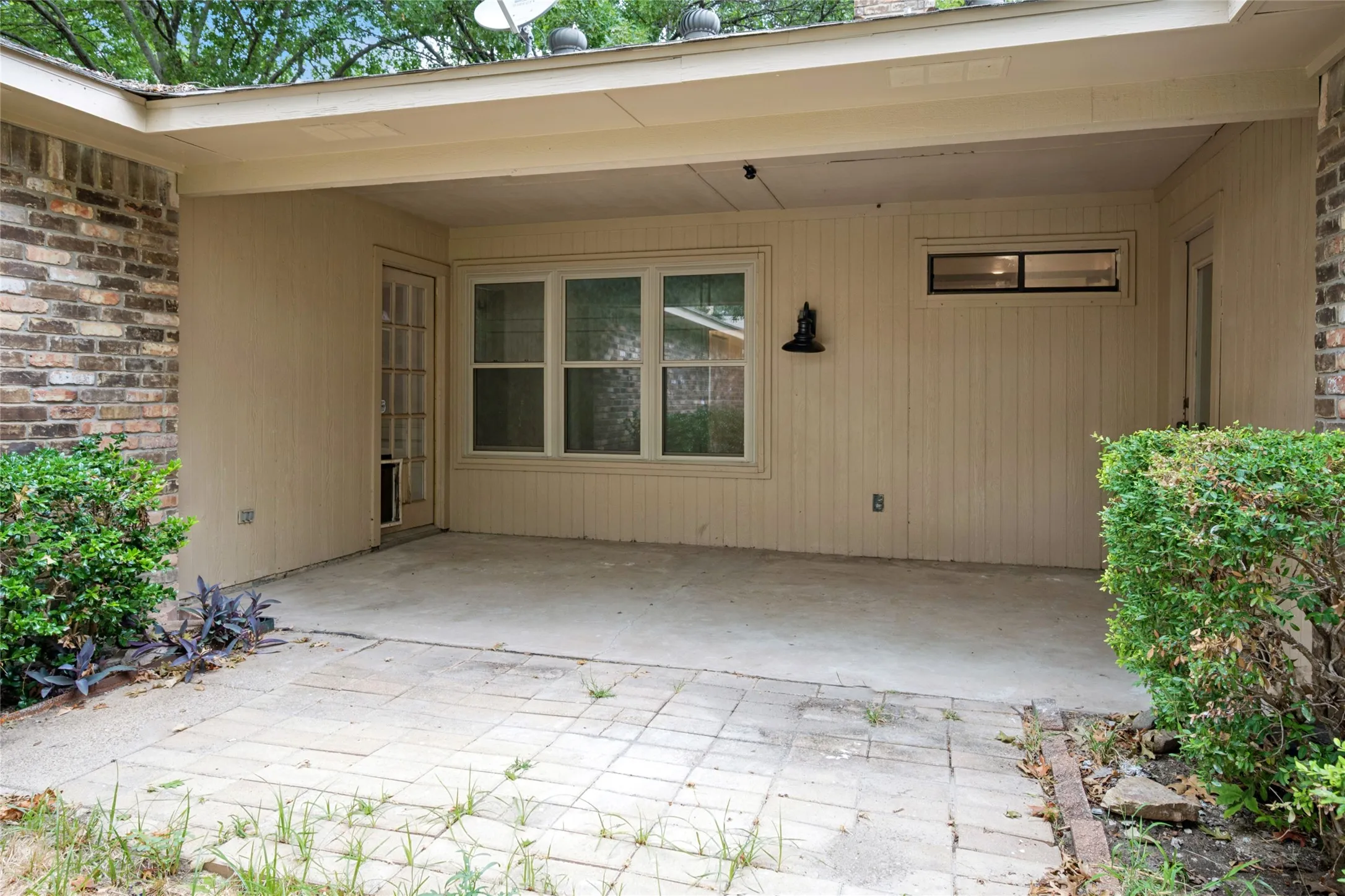 Back yard covered patio