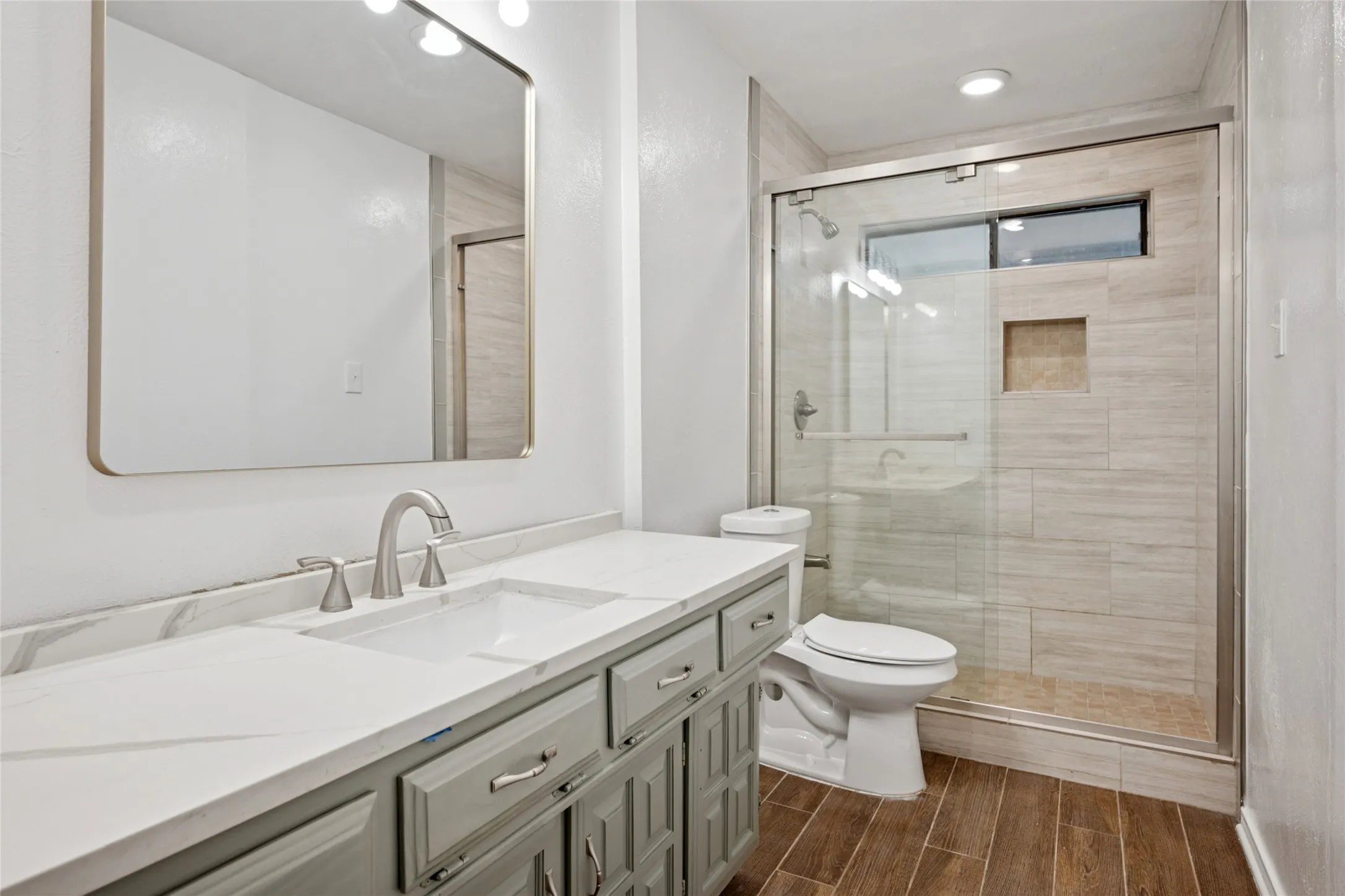 Bathroom 2 with updated features