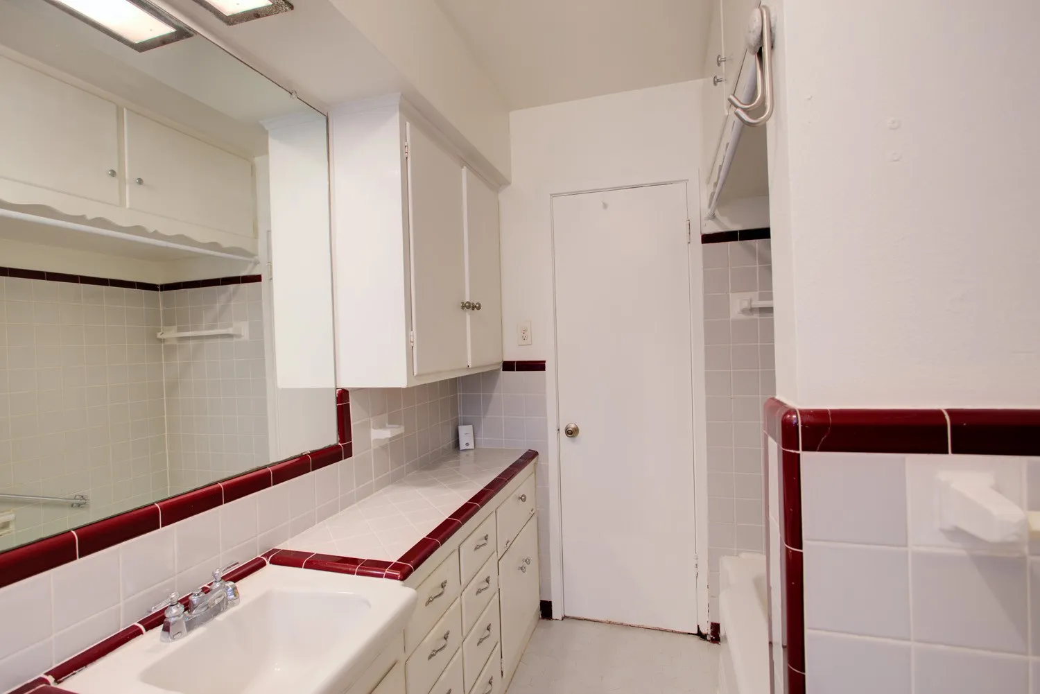 Duplex For Rent in Dallas County , 6552 Saint Moritz Avenue, Dallas, Texas 75214, 2 Bedroom, 1 Bathroom, 1 Garage spaces, 0 Sqft, built in 1954, mls#21358929, Real Estate Agent in Dallas, Homes For Rent in Dallas county, Homes For Rent in Dallas, Realtor in Dallas Texas, Real Estate Brokerage Independent Realty Texas, Luminita Cordes Realtor