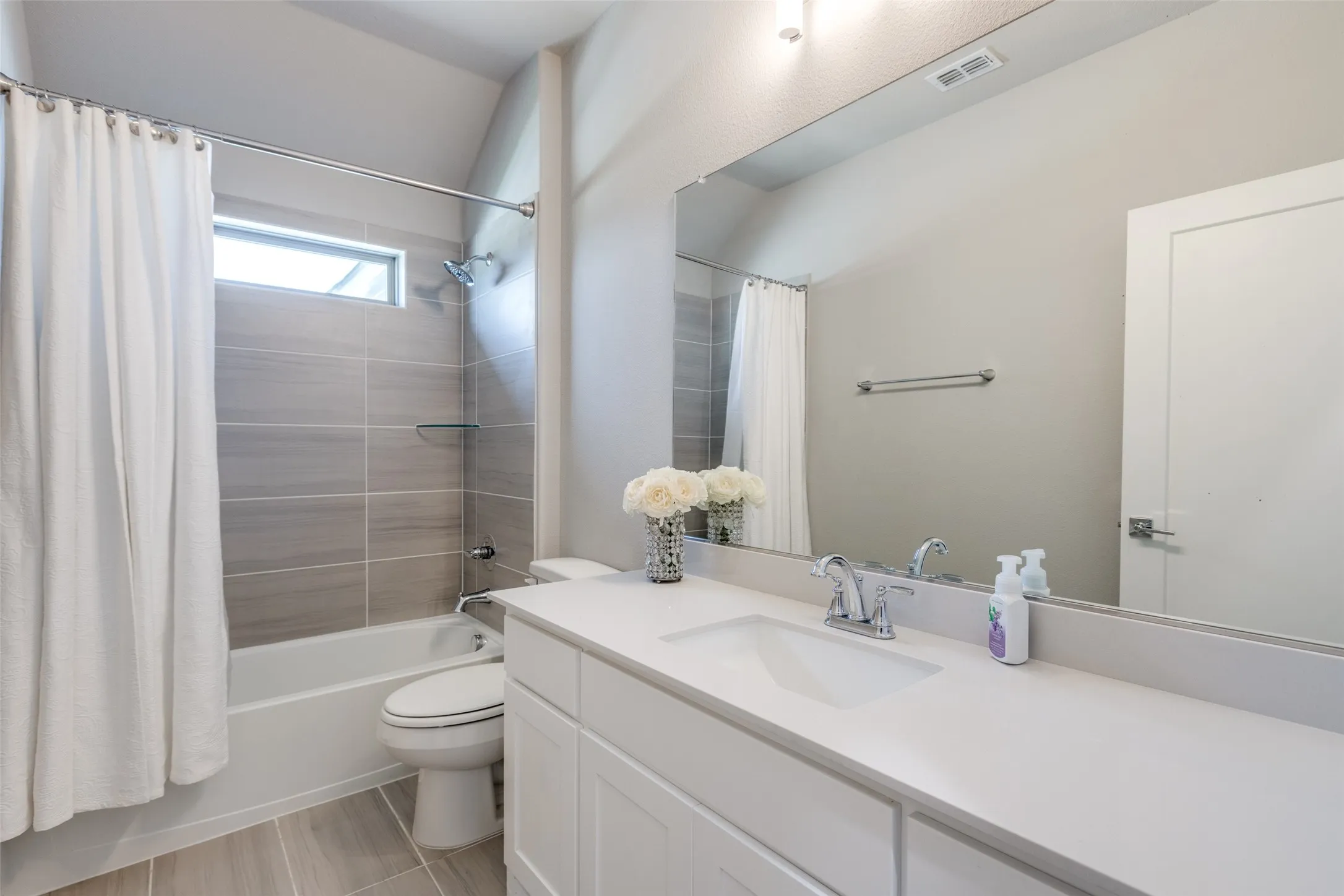 Single Family Residence For Rent in Collin County , 4801 Sagan Drive, Mc Kinney, Texas 75071, 5 Bedroom, 4 Bathroom, 2 Garage spaces, 3,609 Sqft, built in 2023, mls#21371016, Real Estate Agent in Mc Kinney, Homes For Rent in Collin county, Homes For Rent in Mc Kinney, Realtor in Mc Kinney Texas, Real Estate Brokerage Independent Realty Texas, Luminita Cordes Realtor