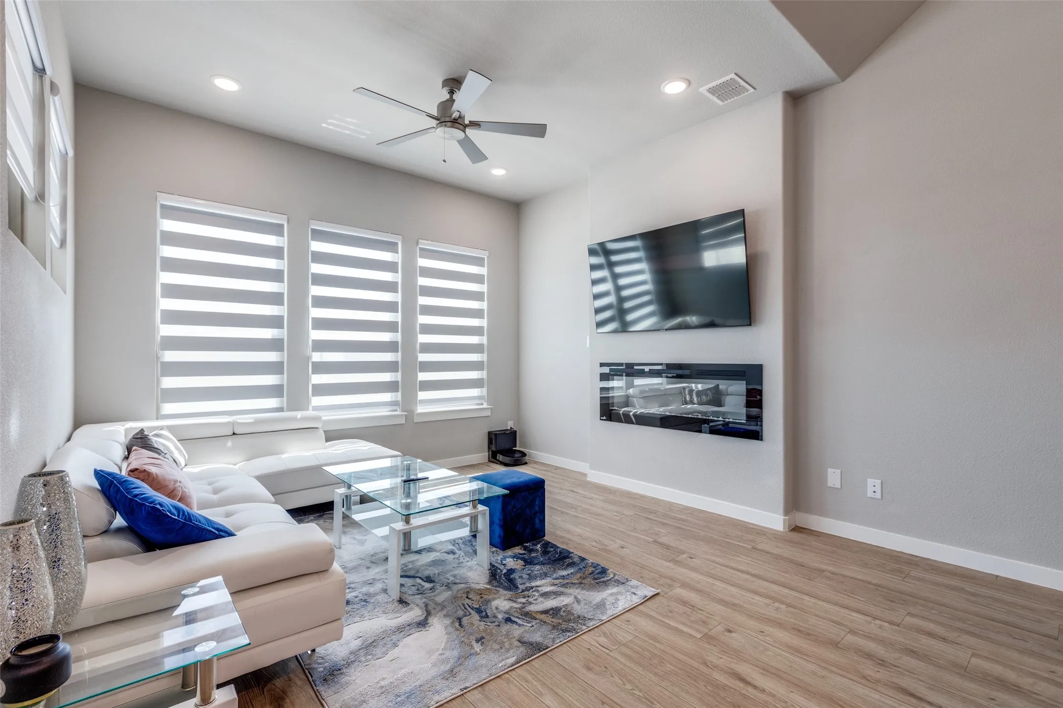 Single Family Residence For Rent in Collin County , 4801 Sagan Drive, Mc Kinney, Texas 75071, 5 Bedroom, 4 Bathroom, 2 Garage spaces, 3,609 Sqft, built in 2023, mls#21371016, Real Estate Agent in Mc Kinney, Homes For Rent in Collin county, Homes For Rent in Mc Kinney, Realtor in Mc Kinney Texas, Real Estate Brokerage Independent Realty Texas, Luminita Cordes Realtor