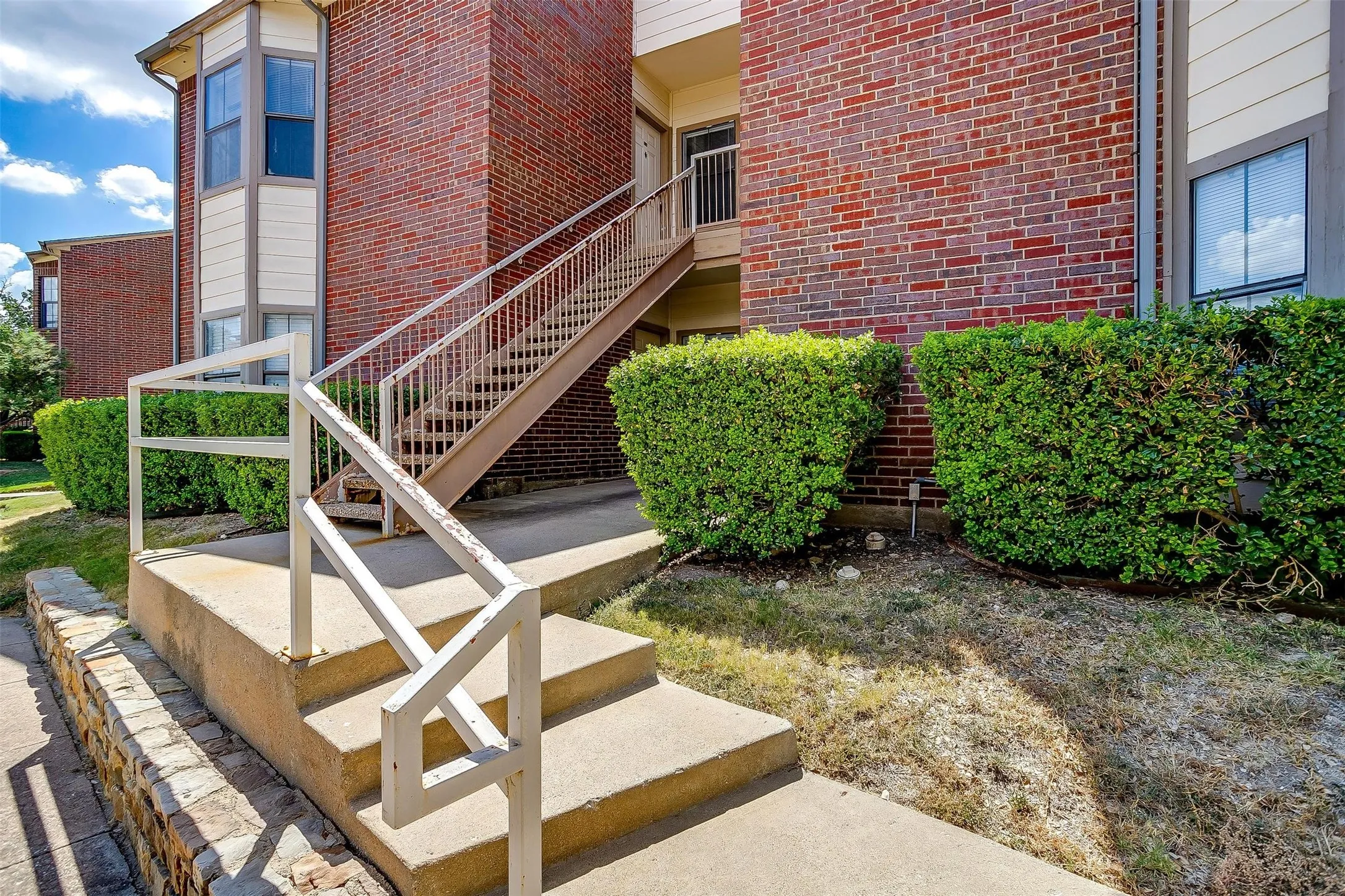 Condominium For Rent in Tarrant County , 3212 Donnelly Circle 502, Fort Worth, Texas 76107, 2 Bedroom, 2 Bathroom, Garage spaces, 1,069 Sqft, built in 1984, mls#21366579, Real Estate Agent in Fort Worth, Homes For Rent in Tarrant county, Homes For Rent in Fort Worth, Realtor in Fort Worth Texas, Real Estate Brokerage Independent Realty Texas, Luminita Cordes Realtor