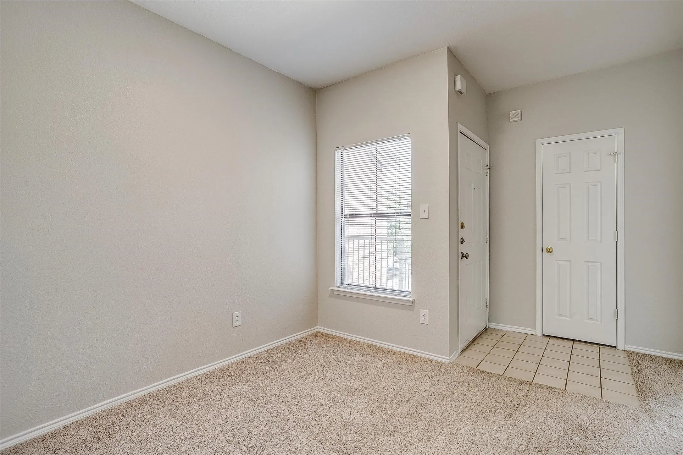 Condominium For Rent in Tarrant County , 3212 Donnelly Circle 502, Fort Worth, Texas 76107, 2 Bedroom, 2 Bathroom, Garage spaces, 1,069 Sqft, built in 1984, mls#21366579, Real Estate Agent in Fort Worth, Homes For Rent in Tarrant county, Homes For Rent in Fort Worth, Realtor in Fort Worth Texas, Real Estate Brokerage Independent Realty Texas, Luminita Cordes Realtor