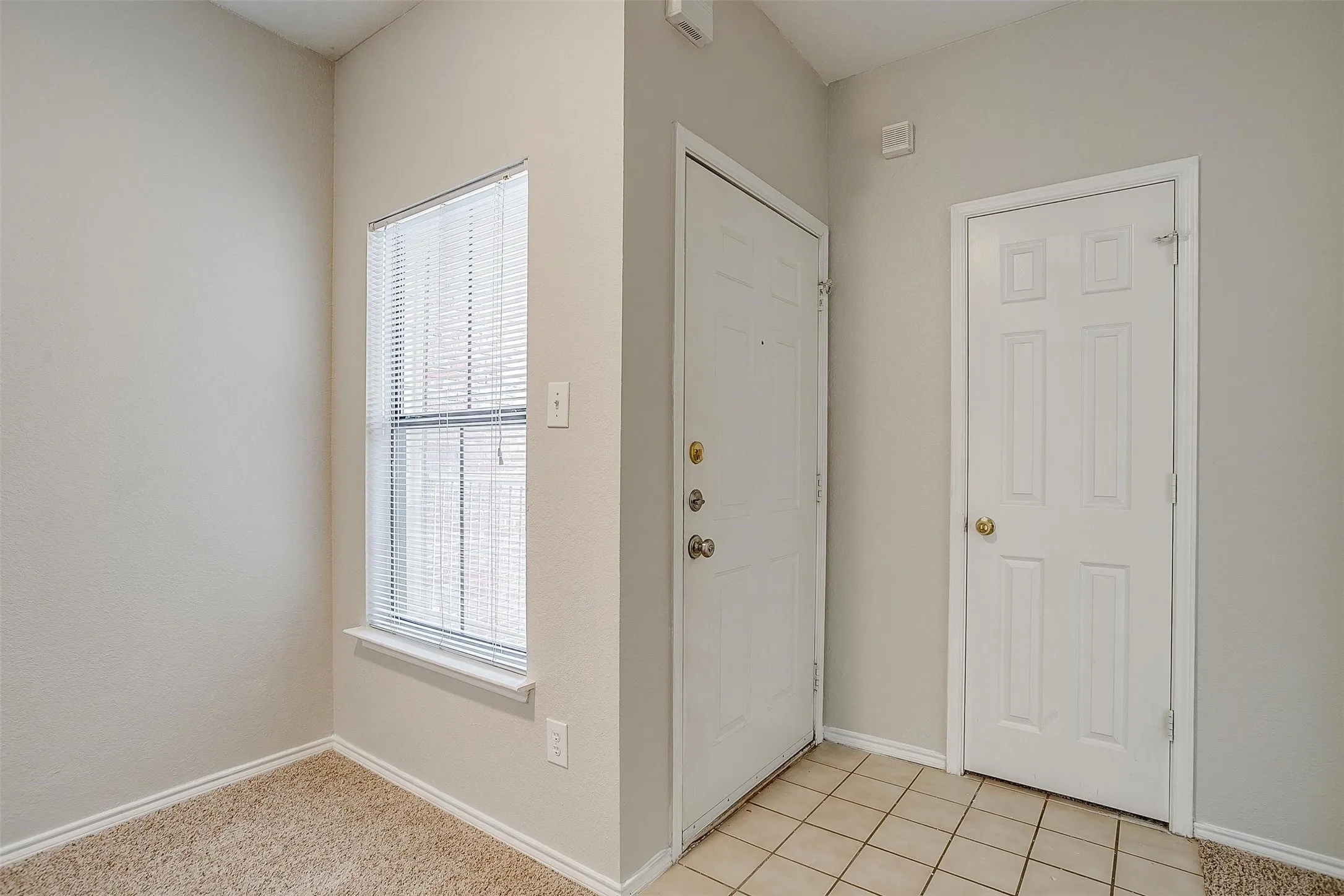 Condominium For Rent in Tarrant County , 3212 Donnelly Circle 502, Fort Worth, Texas 76107, 2 Bedroom, 2 Bathroom, Garage spaces, 1,069 Sqft, built in 1984, mls#21366579, Real Estate Agent in Fort Worth, Homes For Rent in Tarrant county, Homes For Rent in Fort Worth, Realtor in Fort Worth Texas, Real Estate Brokerage Independent Realty Texas, Luminita Cordes Realtor