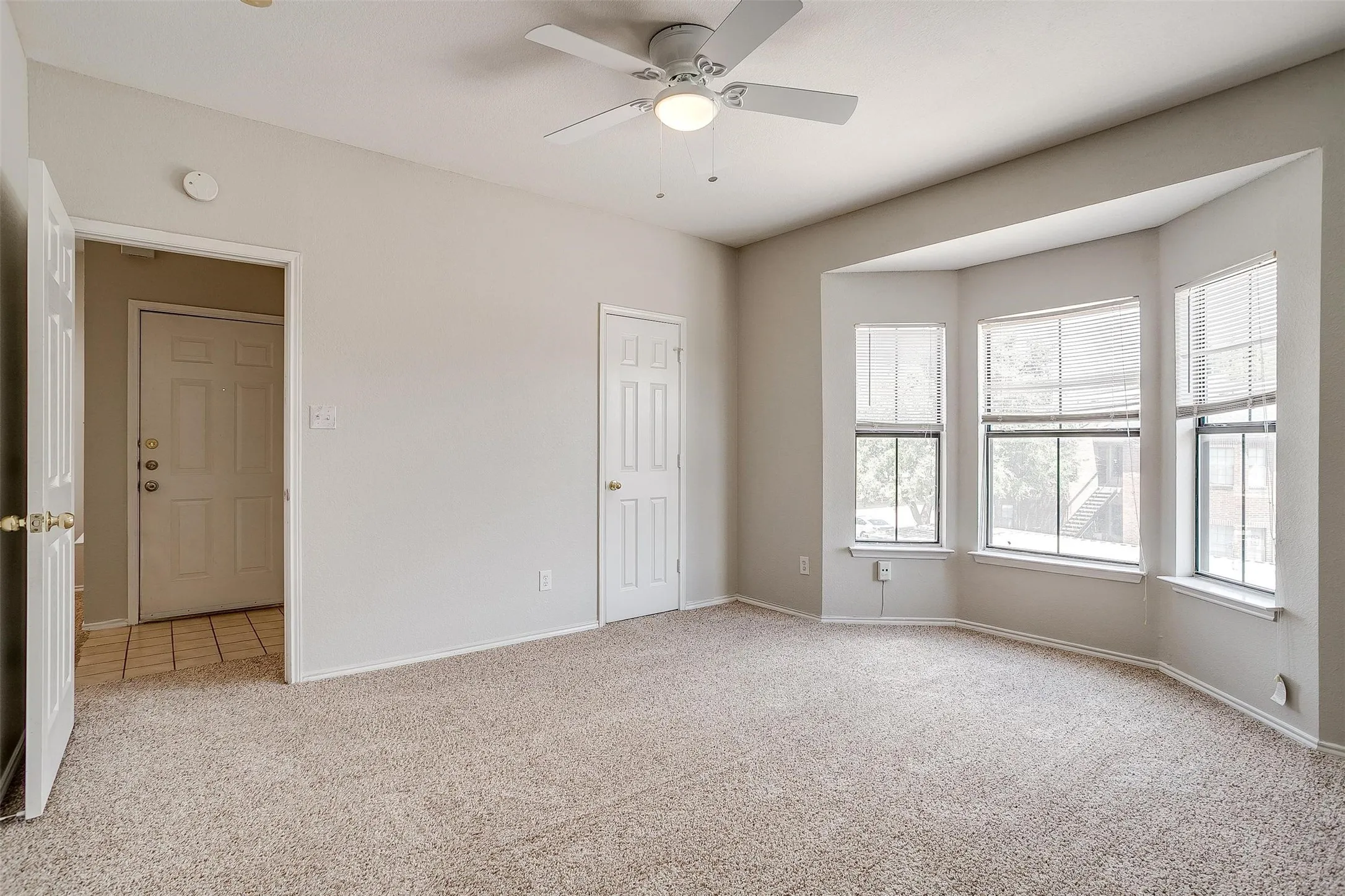 Condominium For Rent in Tarrant County , 3212 Donnelly Circle 502, Fort Worth, Texas 76107, 2 Bedroom, 2 Bathroom, Garage spaces, 1,069 Sqft, built in 1984, mls#21366579, Real Estate Agent in Fort Worth, Homes For Rent in Tarrant county, Homes For Rent in Fort Worth, Realtor in Fort Worth Texas, Real Estate Brokerage Independent Realty Texas, Luminita Cordes Realtor