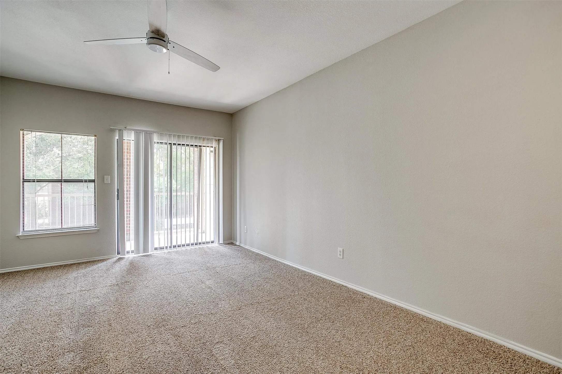 Condominium For Rent in Tarrant County , 3212 Donnelly Circle 502, Fort Worth, Texas 76107, 2 Bedroom, 2 Bathroom, Garage spaces, 1,069 Sqft, built in 1984, mls#21366579, Real Estate Agent in Fort Worth, Homes For Rent in Tarrant county, Homes For Rent in Fort Worth, Realtor in Fort Worth Texas, Real Estate Brokerage Independent Realty Texas, Luminita Cordes Realtor