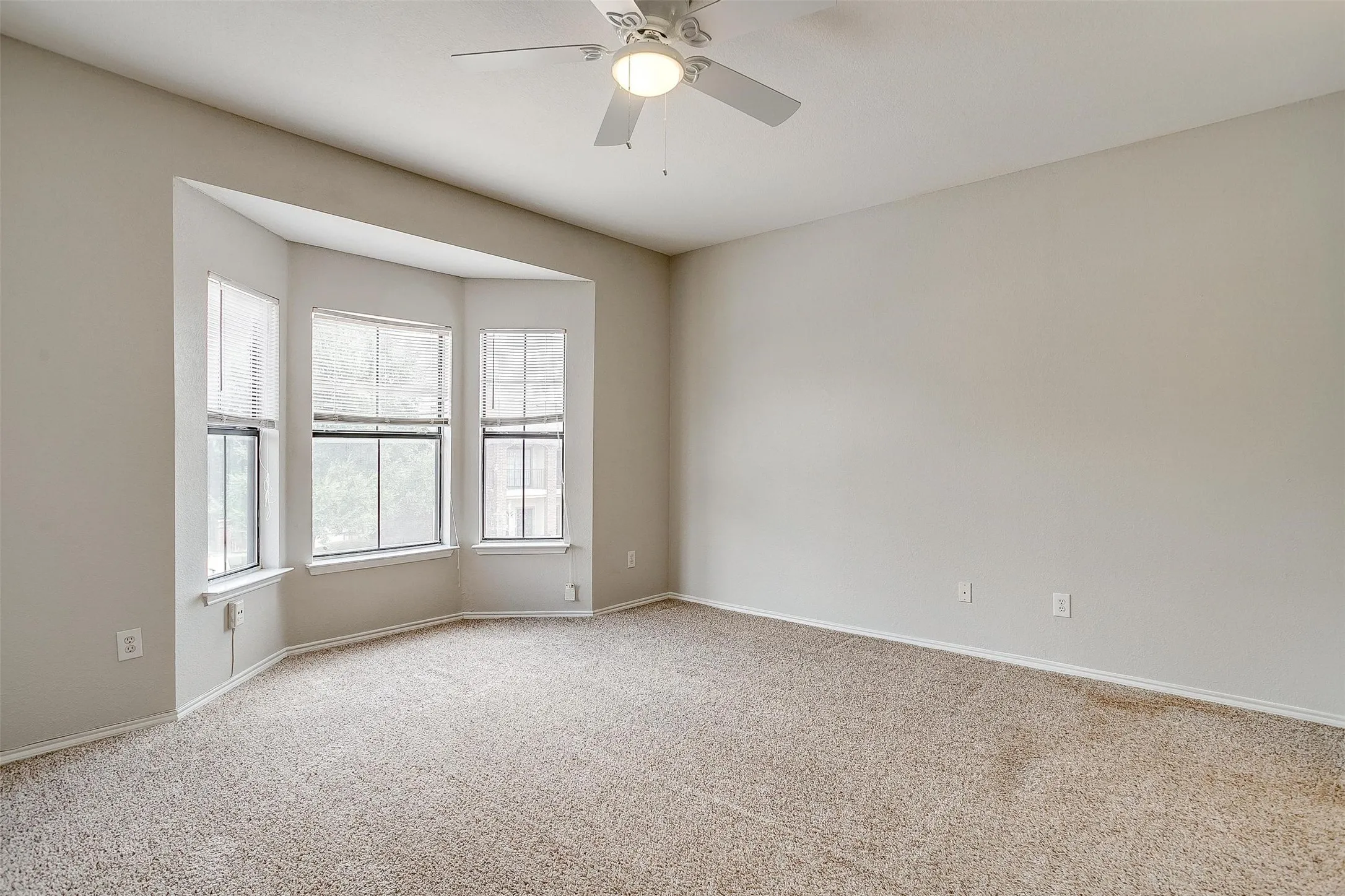 Condominium For Rent in Tarrant County , 3212 Donnelly Circle 502, Fort Worth, Texas 76107, 2 Bedroom, 2 Bathroom, Garage spaces, 1,069 Sqft, built in 1984, mls#21366579, Real Estate Agent in Fort Worth, Homes For Rent in Tarrant county, Homes For Rent in Fort Worth, Realtor in Fort Worth Texas, Real Estate Brokerage Independent Realty Texas, Luminita Cordes Realtor