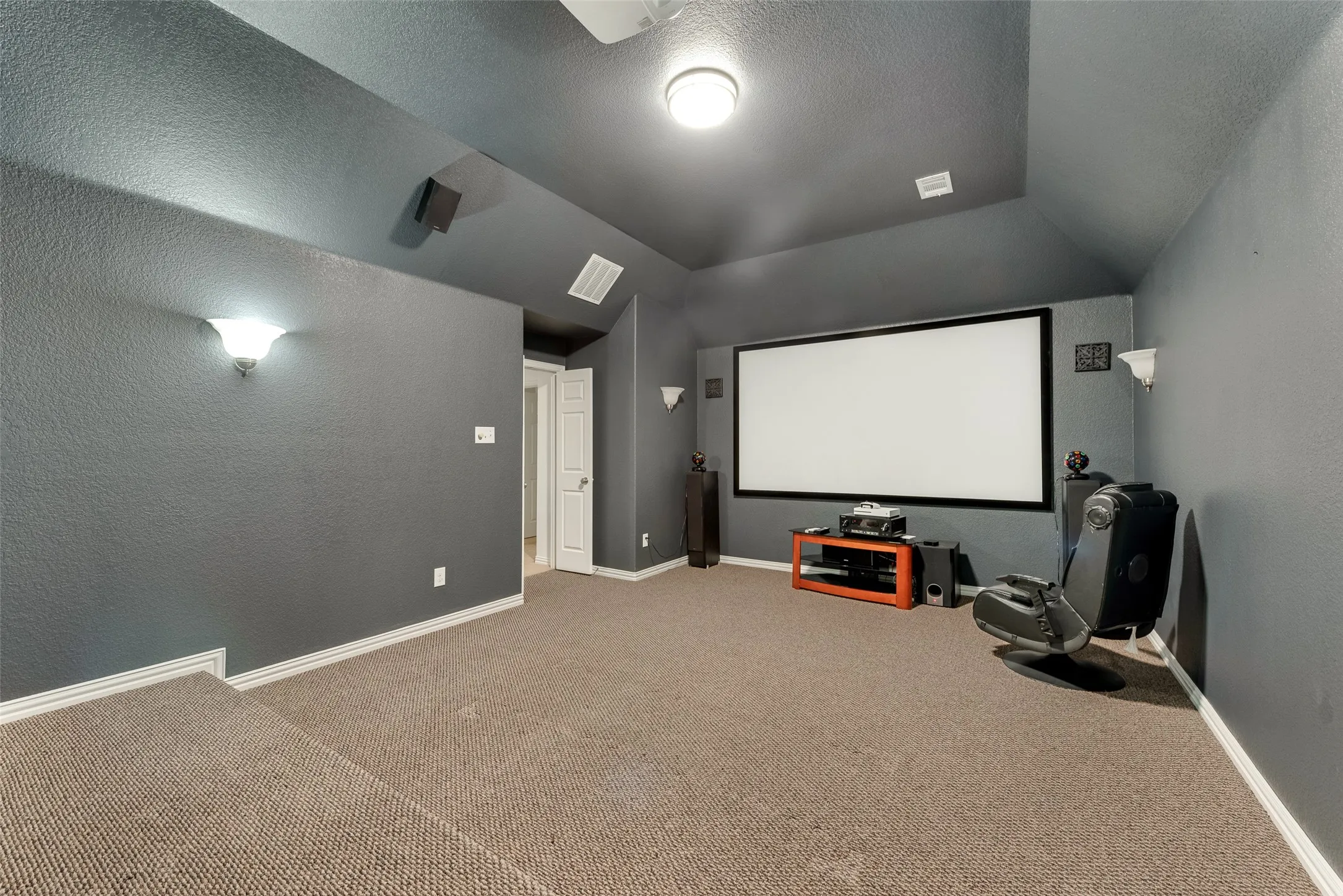 Single Family Residence For Rent in Denton County , 305 Blythe Bridge Drive, Roanoke, Texas 76262, 4 Bedroom, 4 Bathroom, 2 Garage spaces, 4,688 Sqft, built in 2009, mls#21370196, Real Estate Agent in Roanoke, Homes For Rent in Denton county, Homes For Rent in Roanoke, Realtor in Roanoke Texas, Real Estate Brokerage Independent Realty Texas, Luminita Cordes Realtor