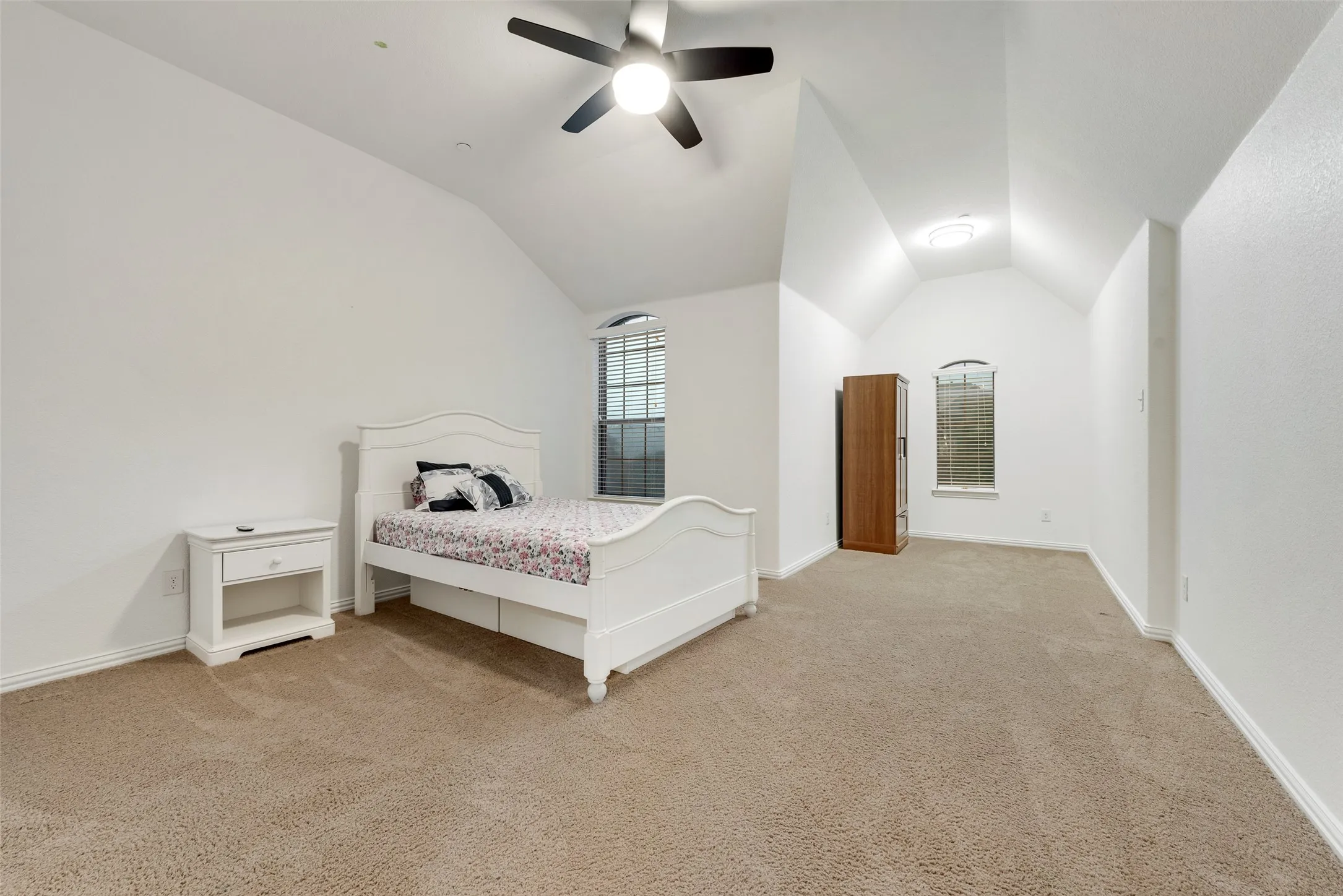Single Family Residence For Rent in Denton County , 305 Blythe Bridge Drive, Roanoke, Texas 76262, 4 Bedroom, 4 Bathroom, 2 Garage spaces, 4,688 Sqft, built in 2009, mls#21370196, Real Estate Agent in Roanoke, Homes For Rent in Denton county, Homes For Rent in Roanoke, Realtor in Roanoke Texas, Real Estate Brokerage Independent Realty Texas, Luminita Cordes Realtor