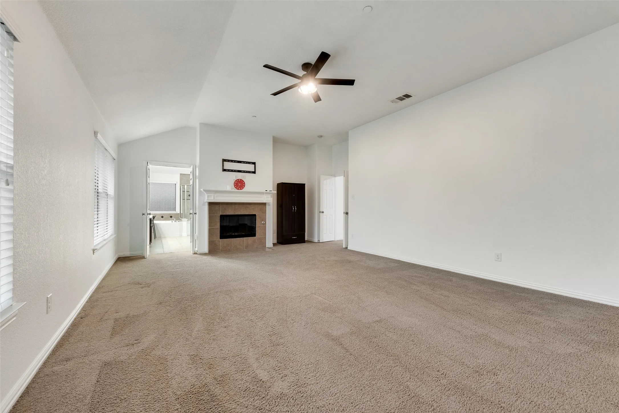 Single Family Residence For Rent in Denton County , 305 Blythe Bridge Drive, Roanoke, Texas 76262, 4 Bedroom, 4 Bathroom, 2 Garage spaces, 4,688 Sqft, built in 2009, mls#21370196, Real Estate Agent in Roanoke, Homes For Rent in Denton county, Homes For Rent in Roanoke, Realtor in Roanoke Texas, Real Estate Brokerage Independent Realty Texas, Luminita Cordes Realtor