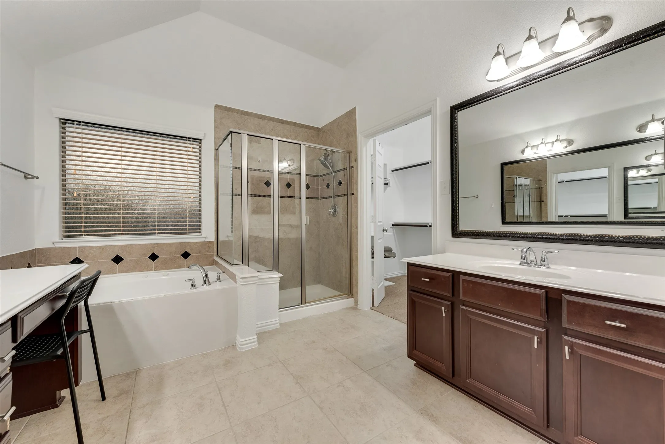 Single Family Residence For Rent in Denton County , 305 Blythe Bridge Drive, Roanoke, Texas 76262, 4 Bedroom, 4 Bathroom, 2 Garage spaces, 4,688 Sqft, built in 2009, mls#21370196, Real Estate Agent in Roanoke, Homes For Rent in Denton county, Homes For Rent in Roanoke, Realtor in Roanoke Texas, Real Estate Brokerage Independent Realty Texas, Luminita Cordes Realtor