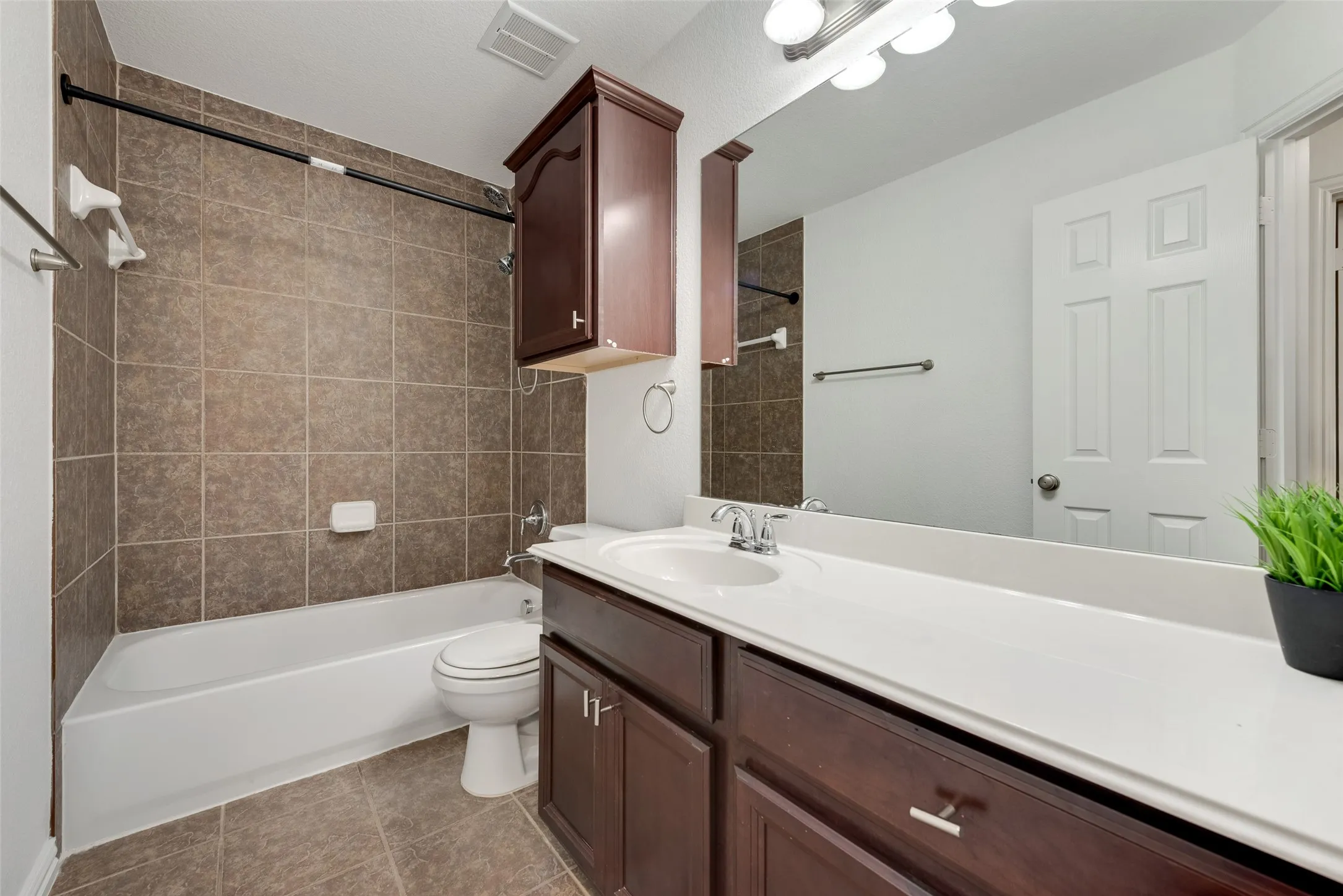 Single Family Residence For Rent in Denton County , 305 Blythe Bridge Drive, Roanoke, Texas 76262, 4 Bedroom, 4 Bathroom, 2 Garage spaces, 4,688 Sqft, built in 2009, mls#21370196, Real Estate Agent in Roanoke, Homes For Rent in Denton county, Homes For Rent in Roanoke, Realtor in Roanoke Texas, Real Estate Brokerage Independent Realty Texas, Luminita Cordes Realtor