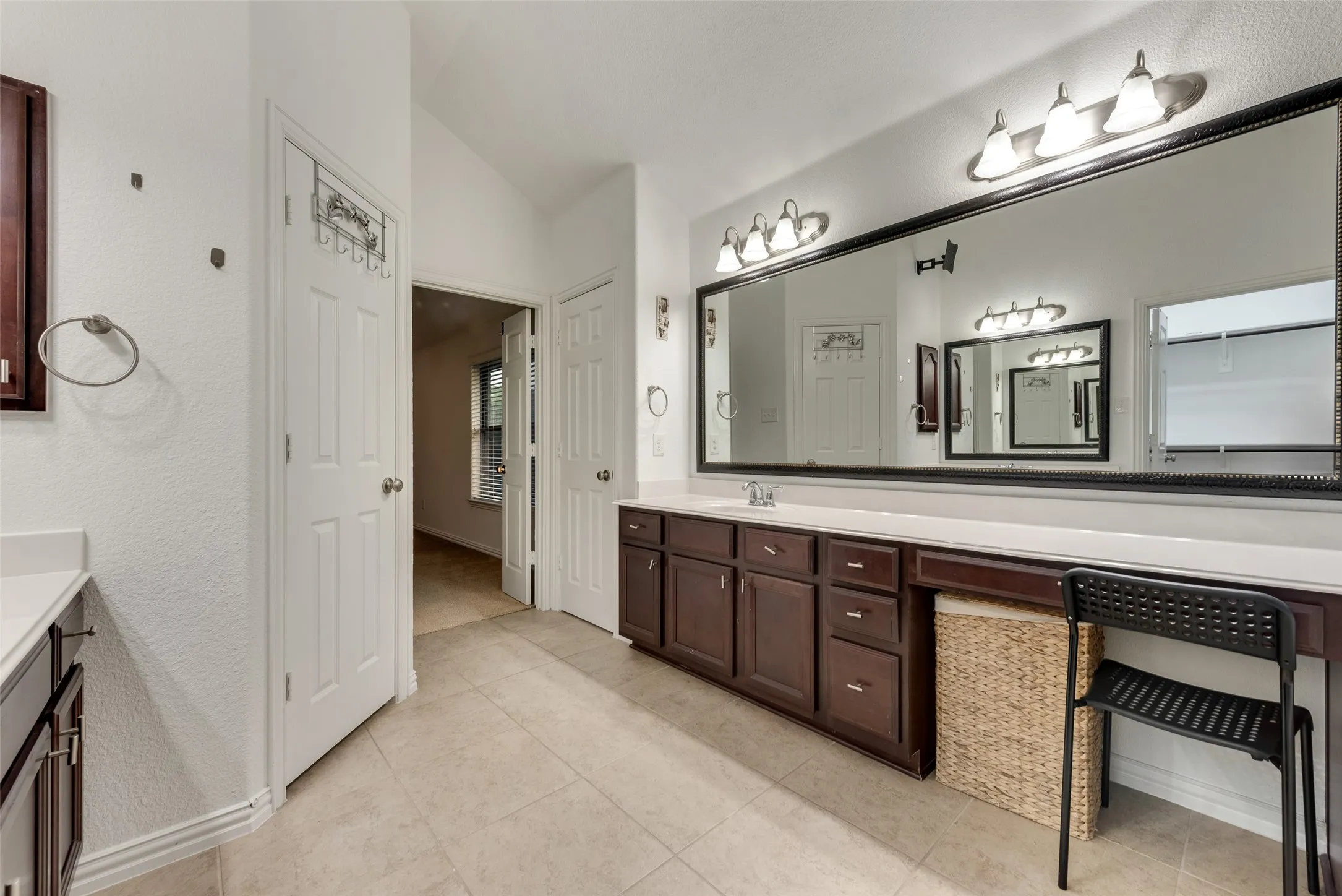 Single Family Residence For Rent in Denton County , 305 Blythe Bridge Drive, Roanoke, Texas 76262, 4 Bedroom, 4 Bathroom, 2 Garage spaces, 4,688 Sqft, built in 2009, mls#21370196, Real Estate Agent in Roanoke, Homes For Rent in Denton county, Homes For Rent in Roanoke, Realtor in Roanoke Texas, Real Estate Brokerage Independent Realty Texas, Luminita Cordes Realtor