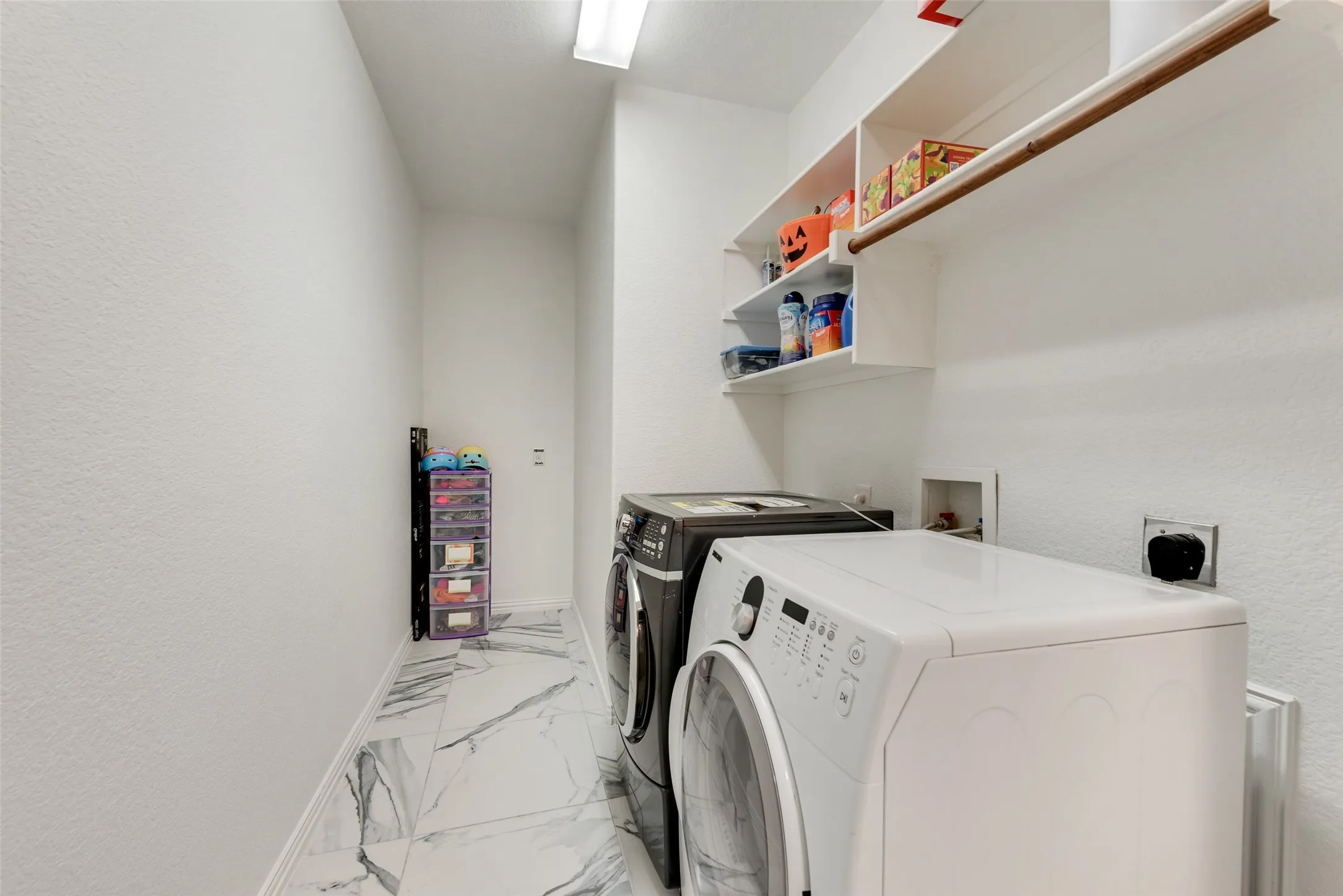 Single Family Residence For Rent in Denton County , 305 Blythe Bridge Drive, Roanoke, Texas 76262, 4 Bedroom, 4 Bathroom, 2 Garage spaces, 4,688 Sqft, built in 2009, mls#21370196, Real Estate Agent in Roanoke, Homes For Rent in Denton county, Homes For Rent in Roanoke, Realtor in Roanoke Texas, Real Estate Brokerage Independent Realty Texas, Luminita Cordes Realtor