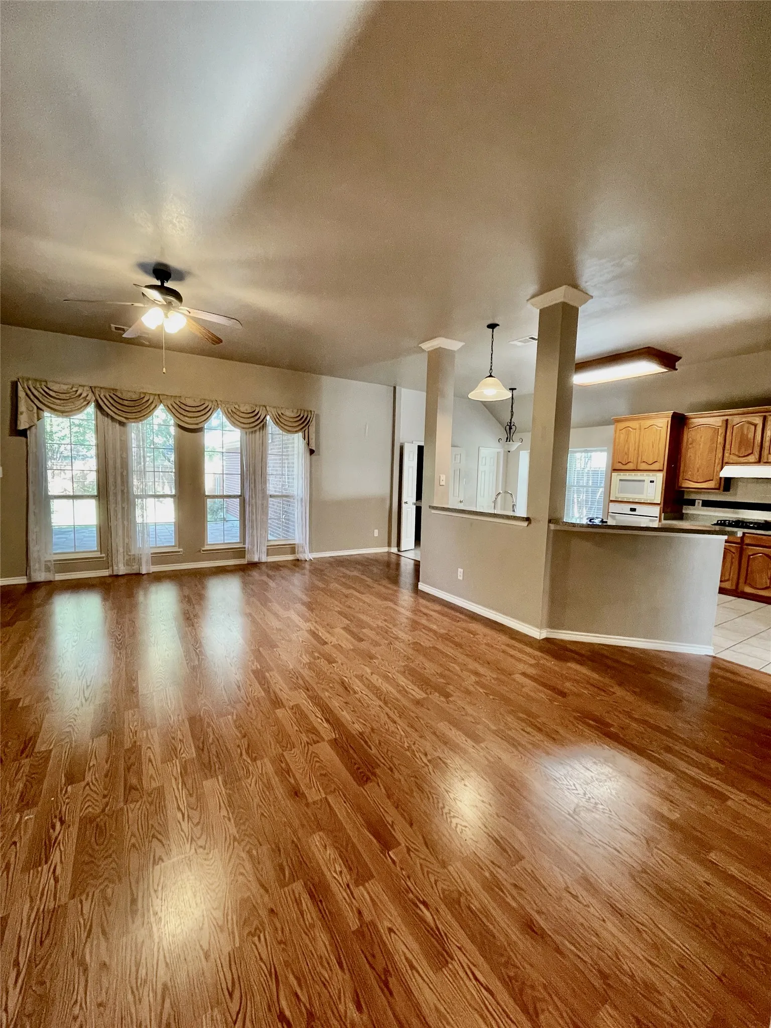 Single Family Residence For Rent in Collin County , 1425 Landsford Drive, Allen, Texas 75013, 4 Bedroom, 3 Bathroom, 2 Garage spaces, 2,375 Sqft, built in 2001, mls#21371026, Real Estate Agent in Allen, Homes For Rent in Collin county, Homes For Rent in Allen, Realtor in Allen Texas, Real Estate Brokerage Independent Realty Texas, Luminita Cordes Realtor