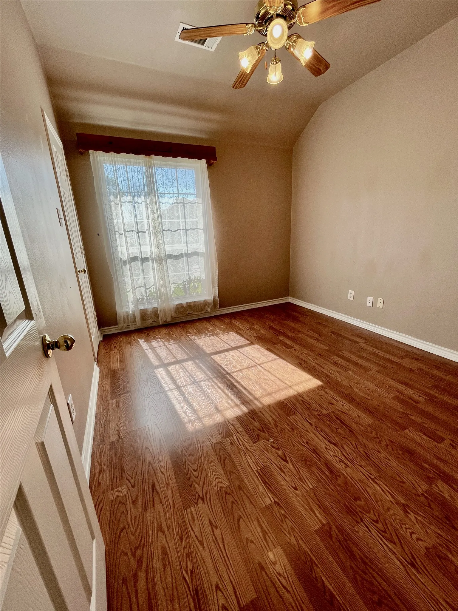 Single Family Residence For Rent in Collin County , 1425 Landsford Drive, Allen, Texas 75013, 4 Bedroom, 3 Bathroom, 2 Garage spaces, 2,375 Sqft, built in 2001, mls#21371026, Real Estate Agent in Allen, Homes For Rent in Collin county, Homes For Rent in Allen, Realtor in Allen Texas, Real Estate Brokerage Independent Realty Texas, Luminita Cordes Realtor