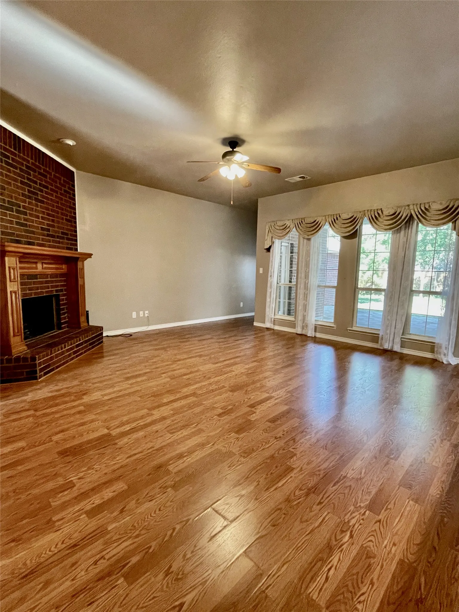 Single Family Residence For Rent in Collin County , 1425 Landsford Drive, Allen, Texas 75013, 4 Bedroom, 3 Bathroom, 2 Garage spaces, 2,375 Sqft, built in 2001, mls#21371026, Real Estate Agent in Allen, Homes For Rent in Collin county, Homes For Rent in Allen, Realtor in Allen Texas, Real Estate Brokerage Independent Realty Texas, Luminita Cordes Realtor