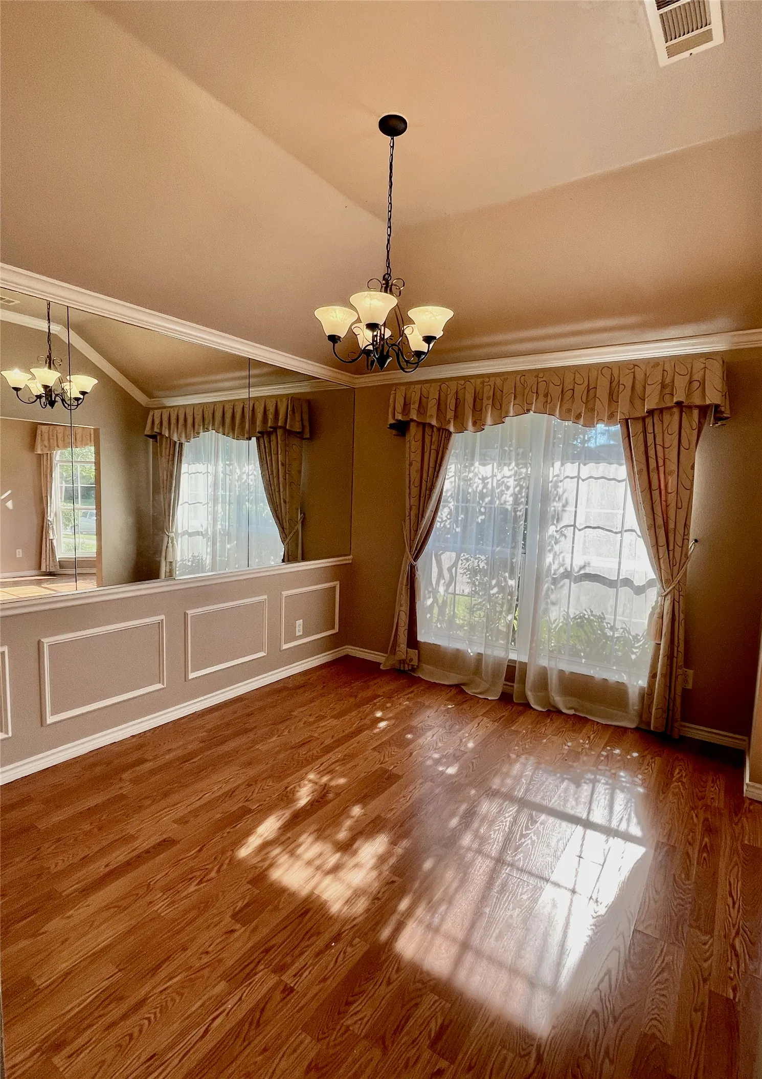 Single Family Residence For Rent in Collin County , 1425 Landsford Drive, Allen, Texas 75013, 4 Bedroom, 3 Bathroom, 2 Garage spaces, 2,375 Sqft, built in 2001, mls#21371026, Real Estate Agent in Allen, Homes For Rent in Collin county, Homes For Rent in Allen, Realtor in Allen Texas, Real Estate Brokerage Independent Realty Texas, Luminita Cordes Realtor