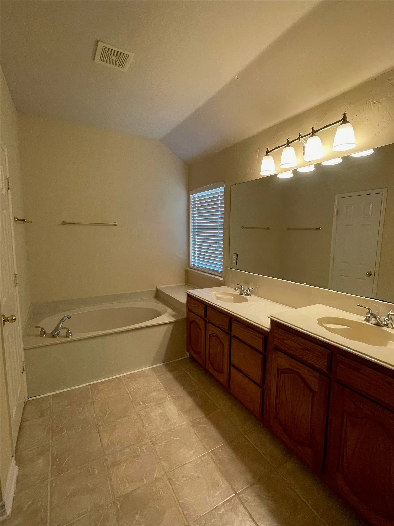 Single Family Residence For Rent in Collin County , 1425 Landsford Drive, Allen, Texas 75013, 4 Bedroom, 3 Bathroom, 2 Garage spaces, 2,375 Sqft, built in 2001, mls#21371026, Real Estate Agent in Allen, Homes For Rent in Collin county, Homes For Rent in Allen, Realtor in Allen Texas, Real Estate Brokerage Independent Realty Texas, Luminita Cordes Realtor